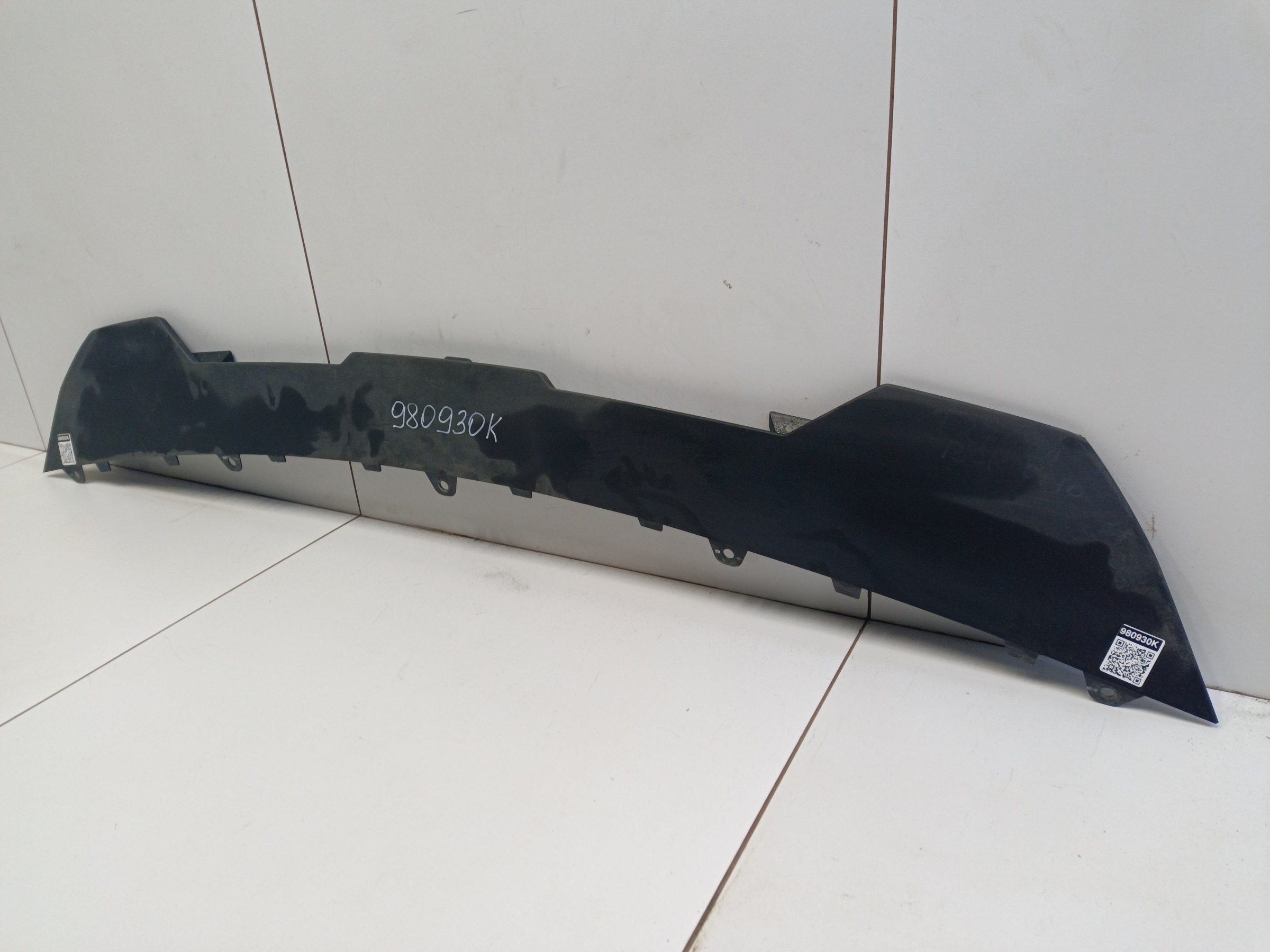 Накладка переднего бампера Geely Atlas 2