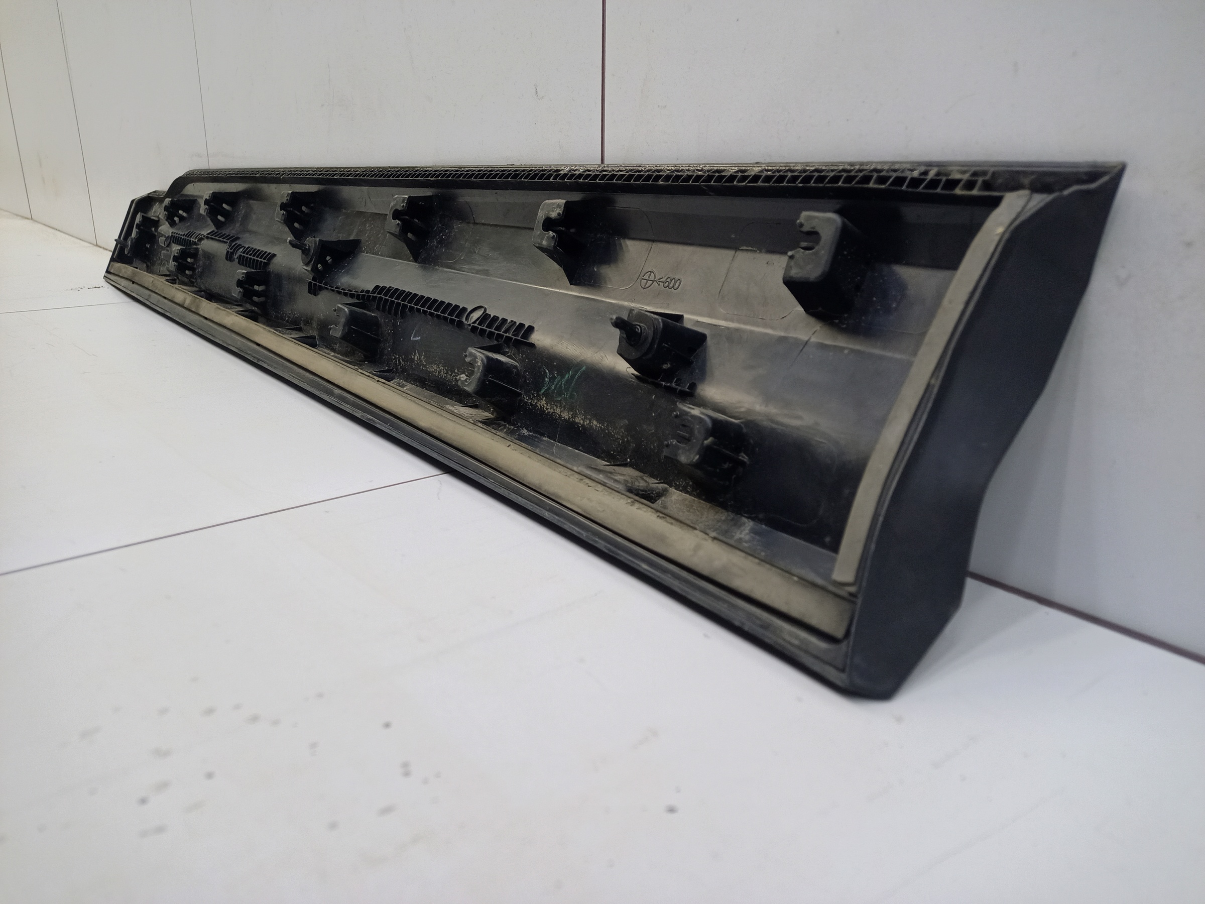 Накладка двери передней правой Geely Coolray Restail