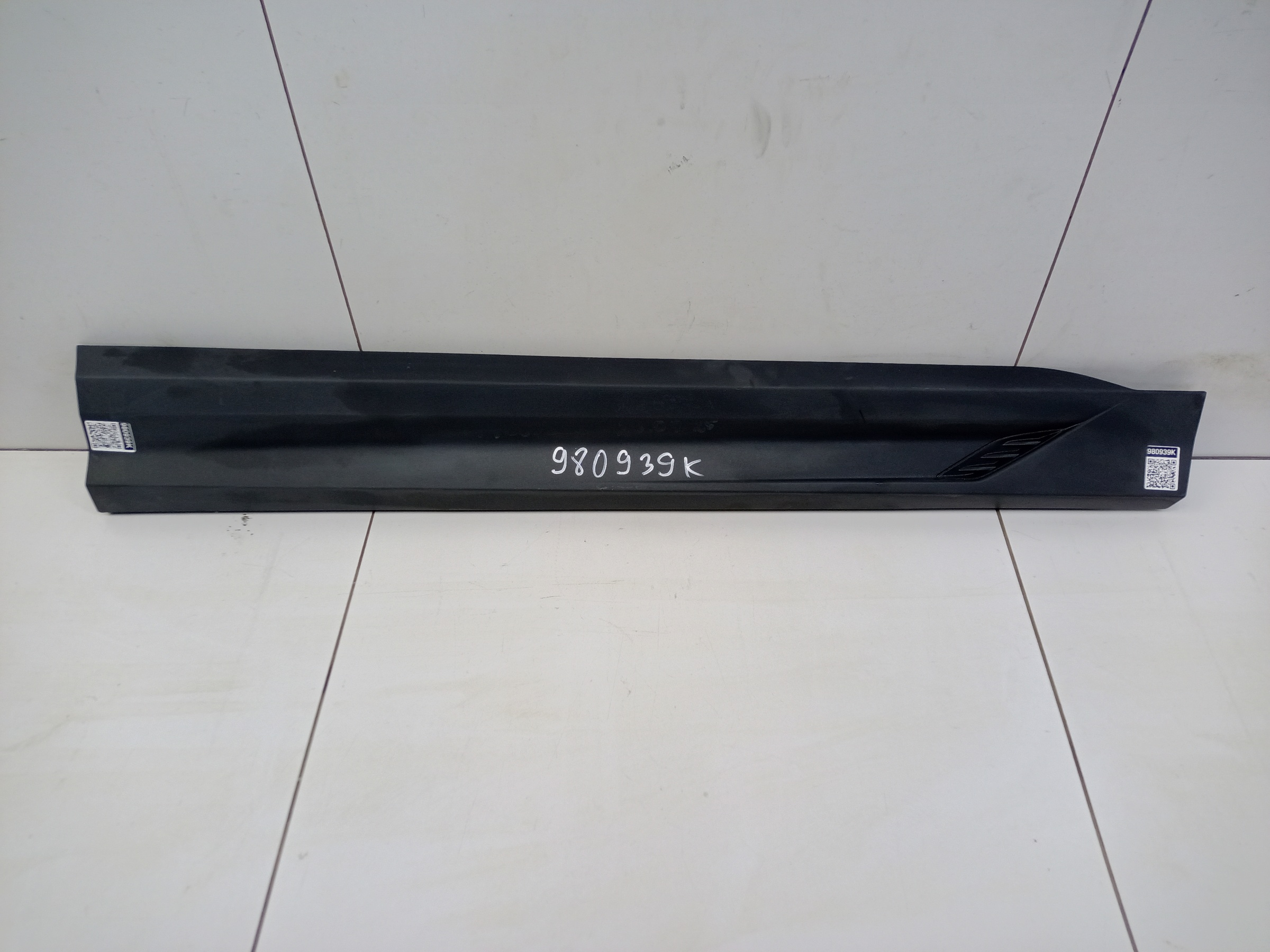 Накладка двери передней правой Geely Coolray Restail