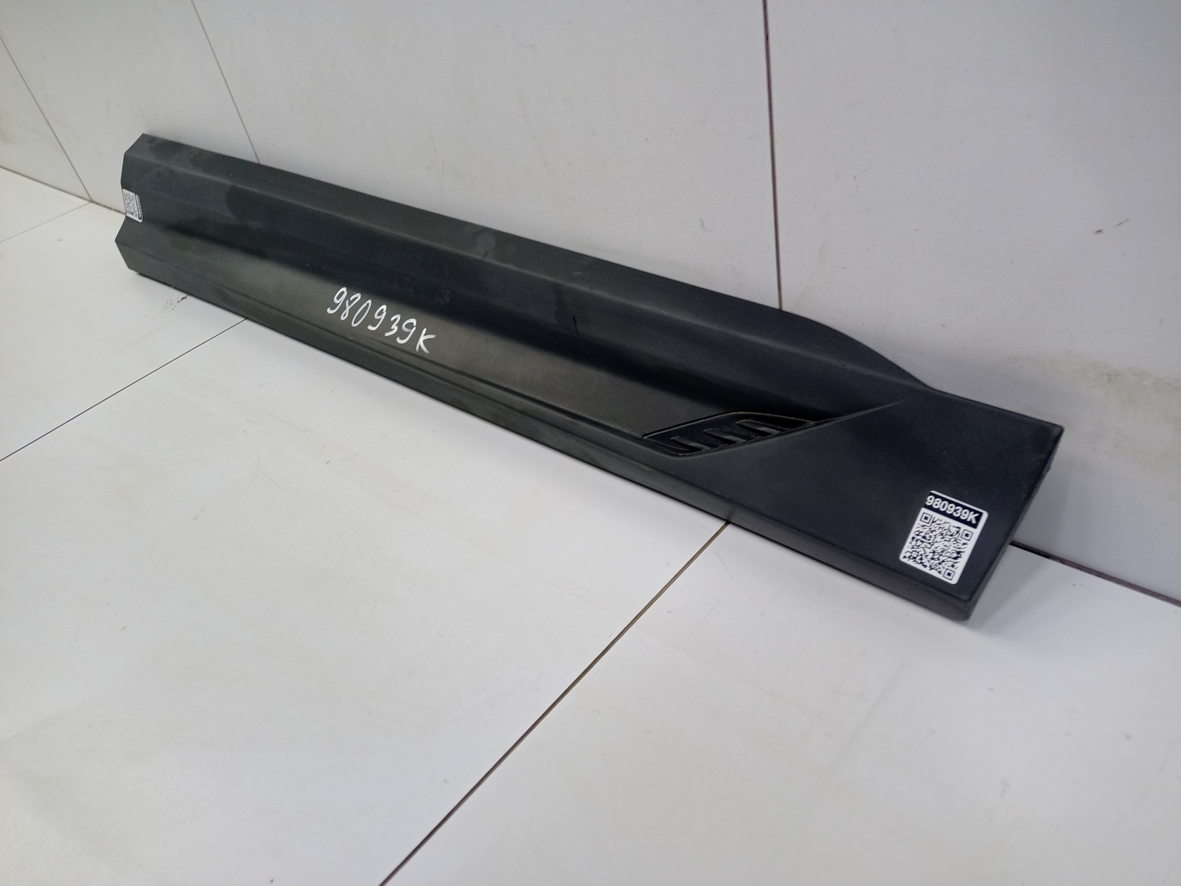 Накладка двери передней правой Geely Coolray Restail