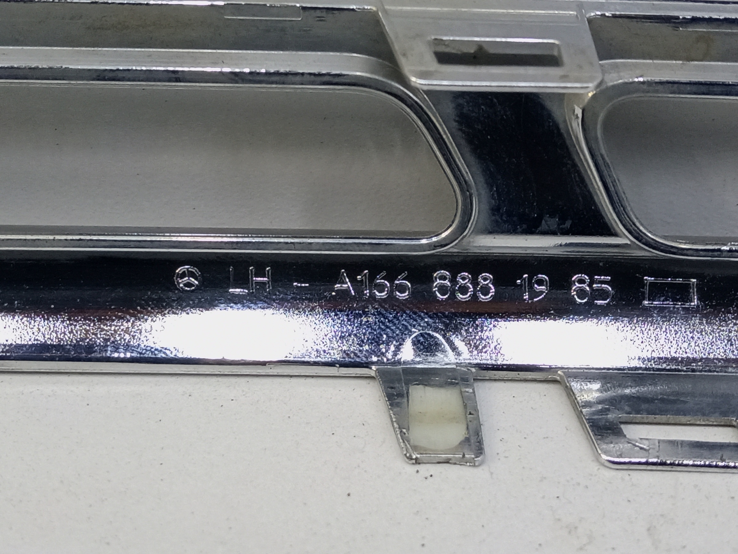 Накладка хром решетки радиатора левая нижняя Mercedes Benz GLS-Klasse X166