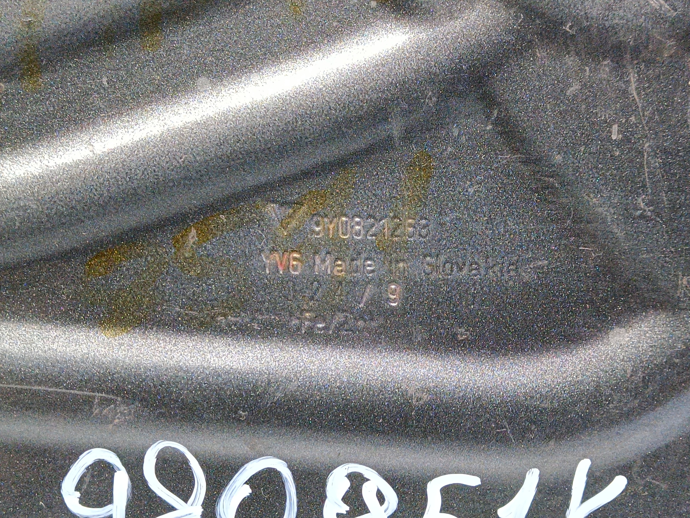 Кронштейн крыла переднего левого Porsche Cayenne 3