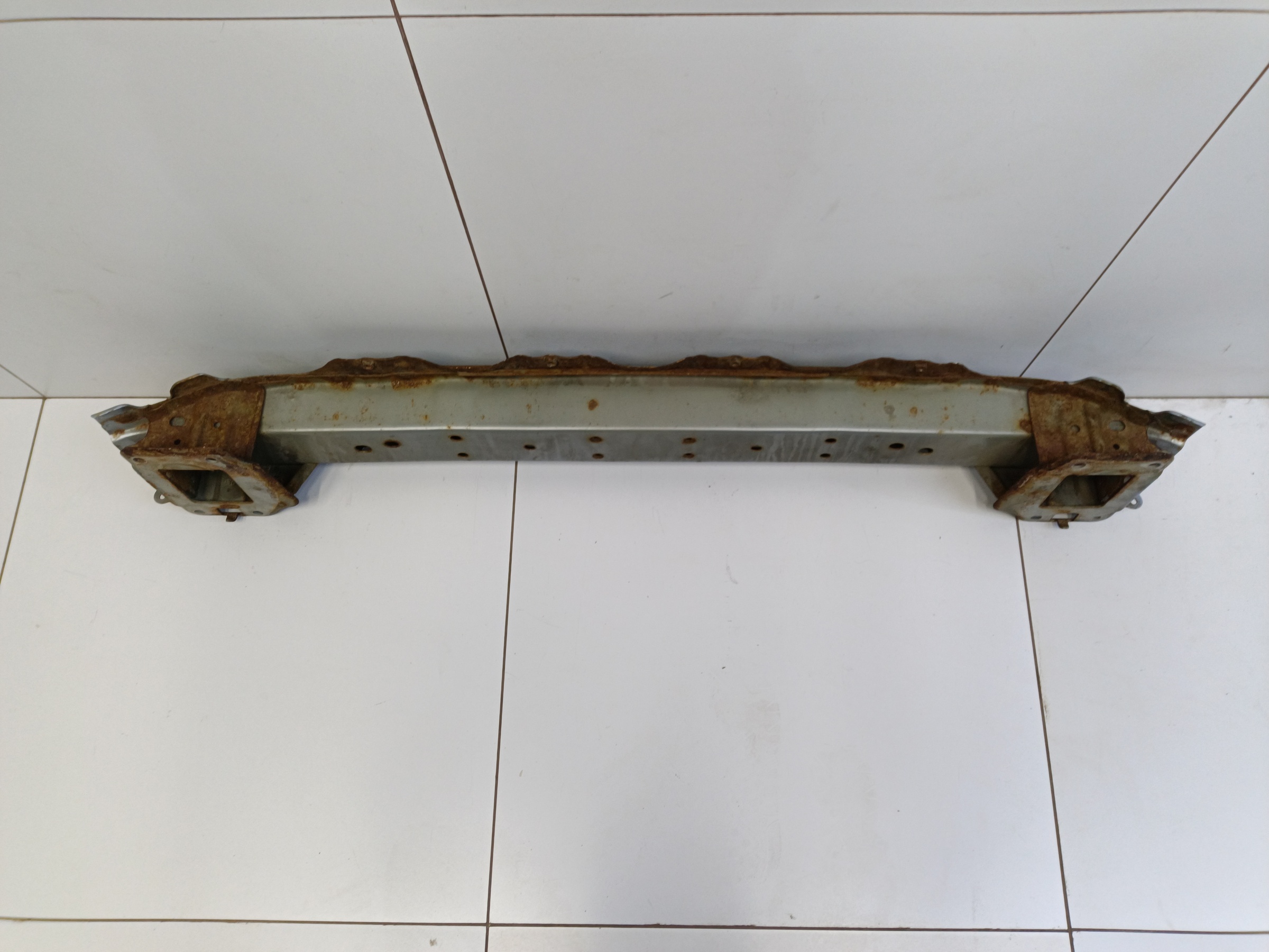 Усилитель переднего бампера Subaru Forester 4 SJ