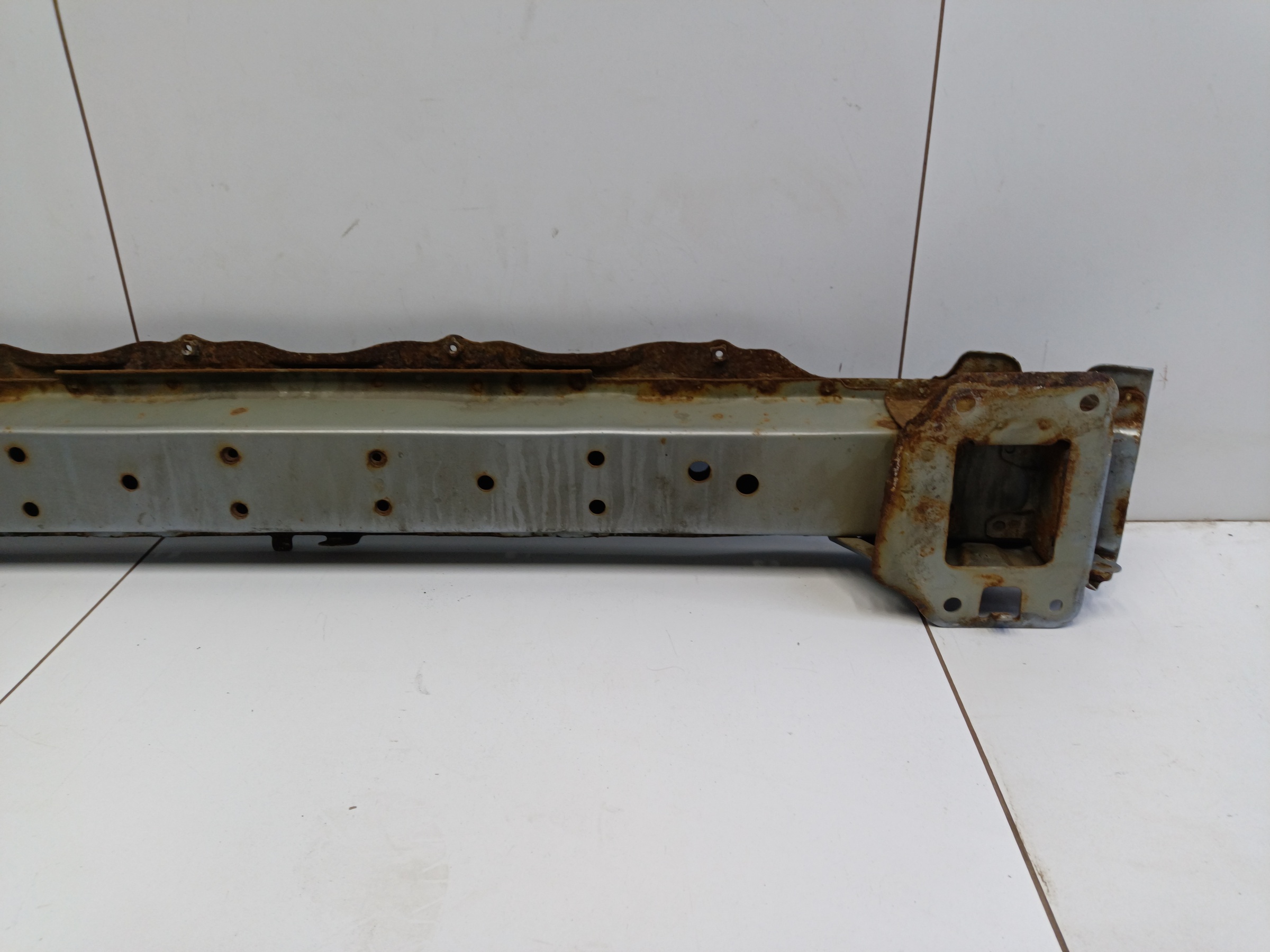 Усилитель переднего бампера Subaru Forester 4 SJ