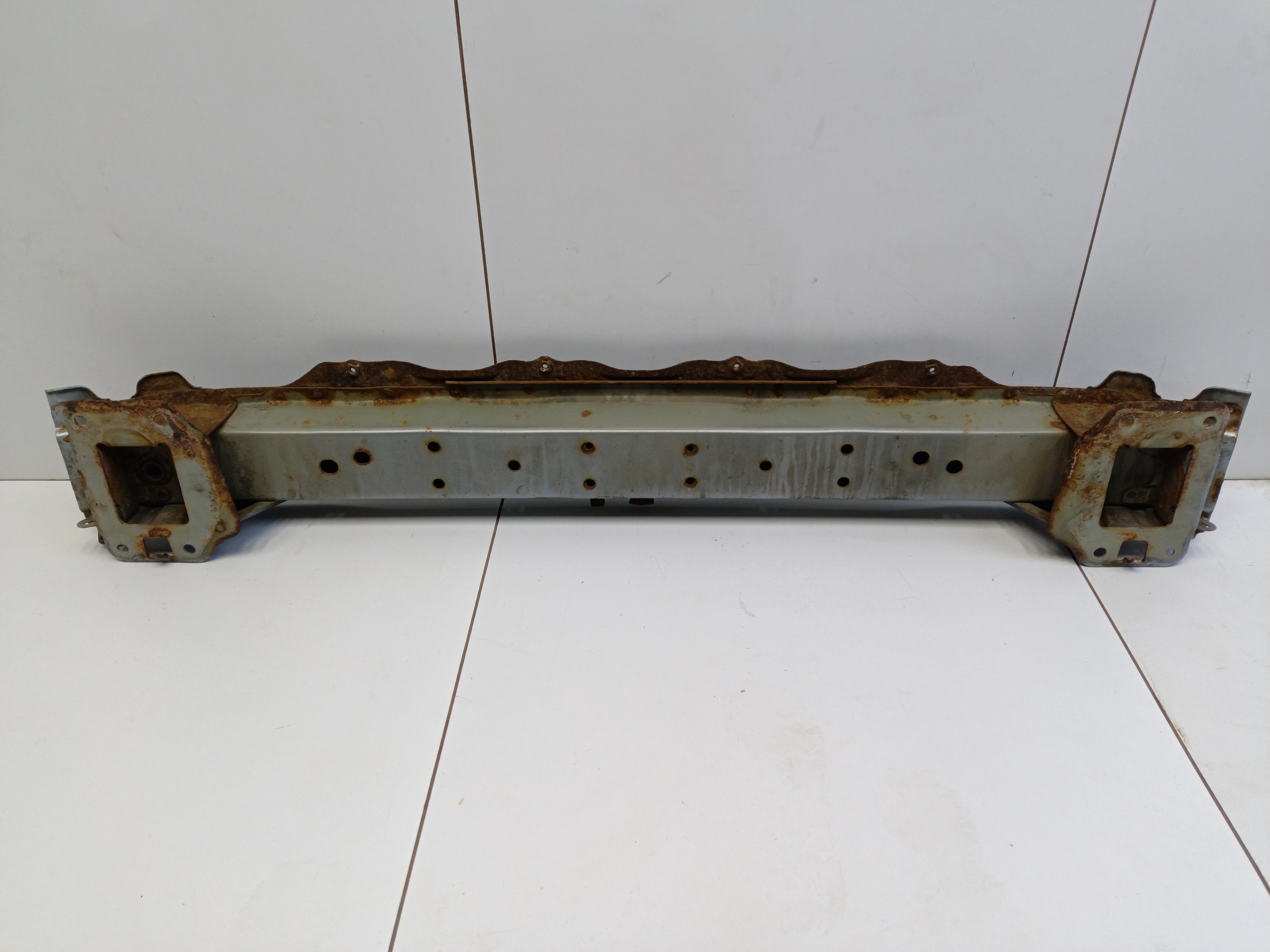 Усилитель переднего бампера Subaru Forester 4 SJ