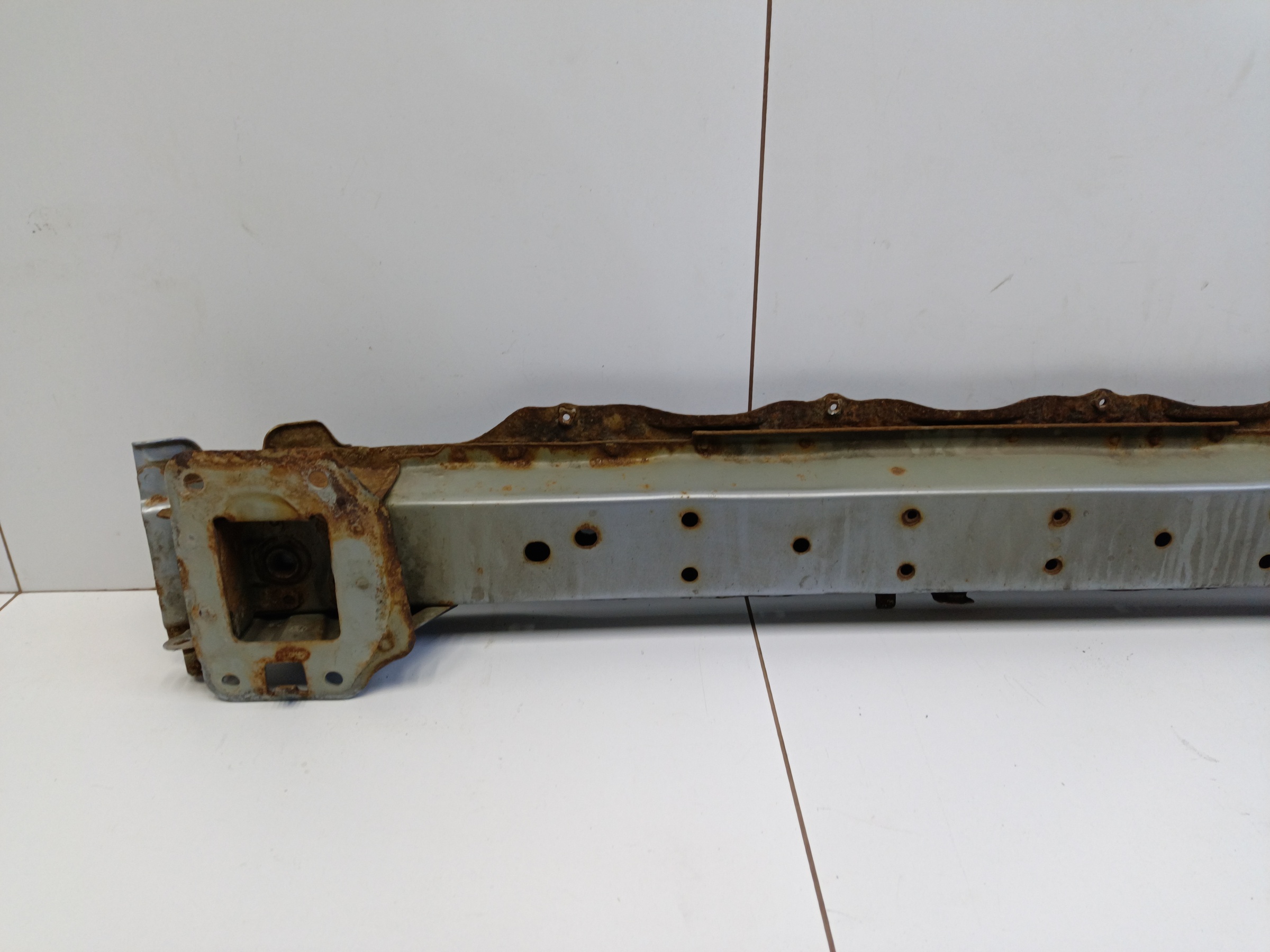 Усилитель переднего бампера Subaru Forester 4 SJ