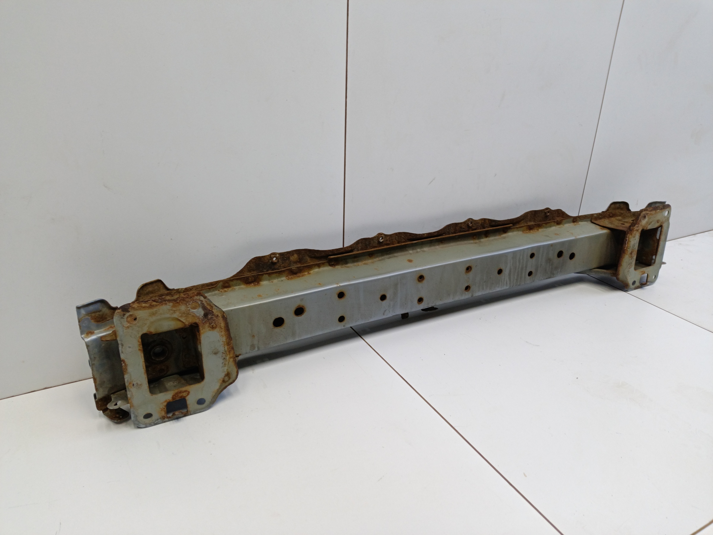 Усилитель переднего бампера Subaru Forester 4 SJ