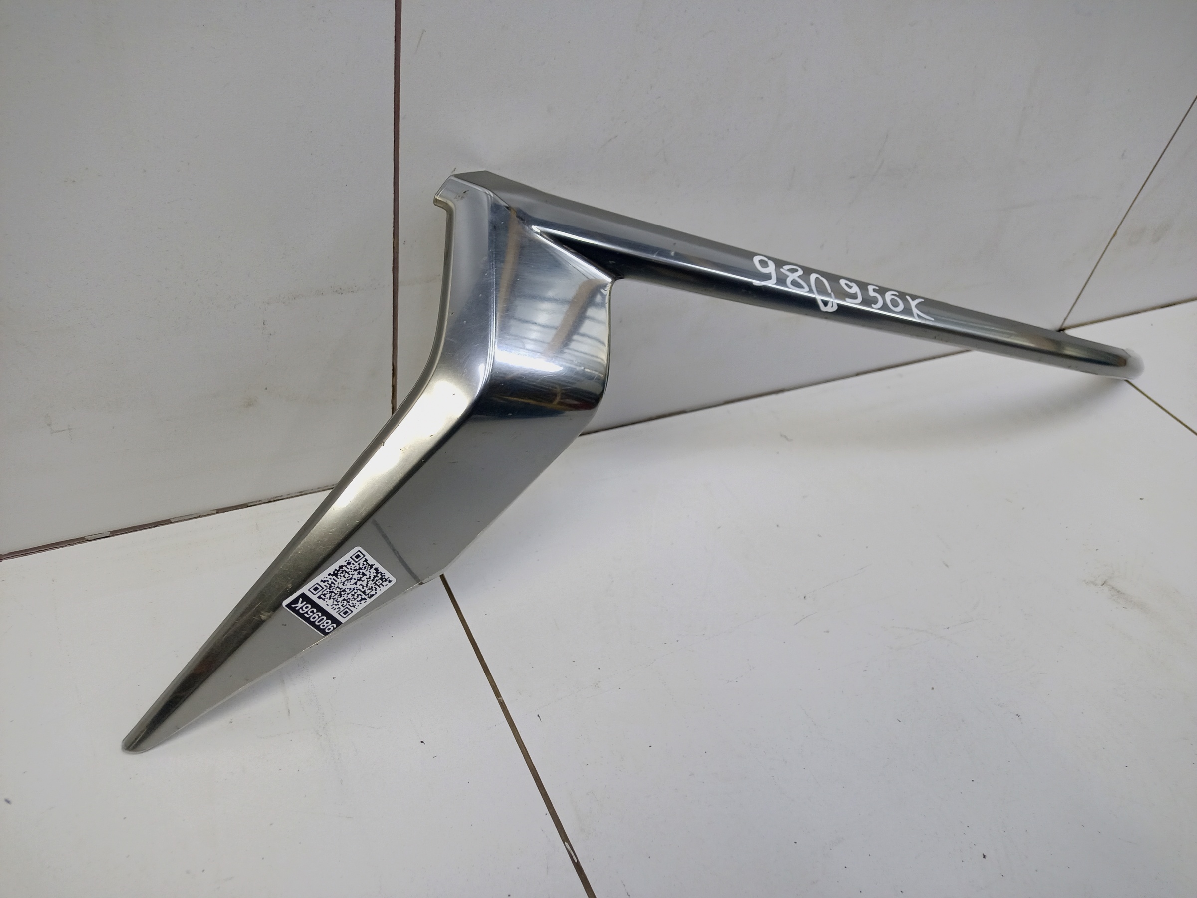 Молдинг хром фары передней левой Toyota Land Cruiser Prado 150 Restail 2