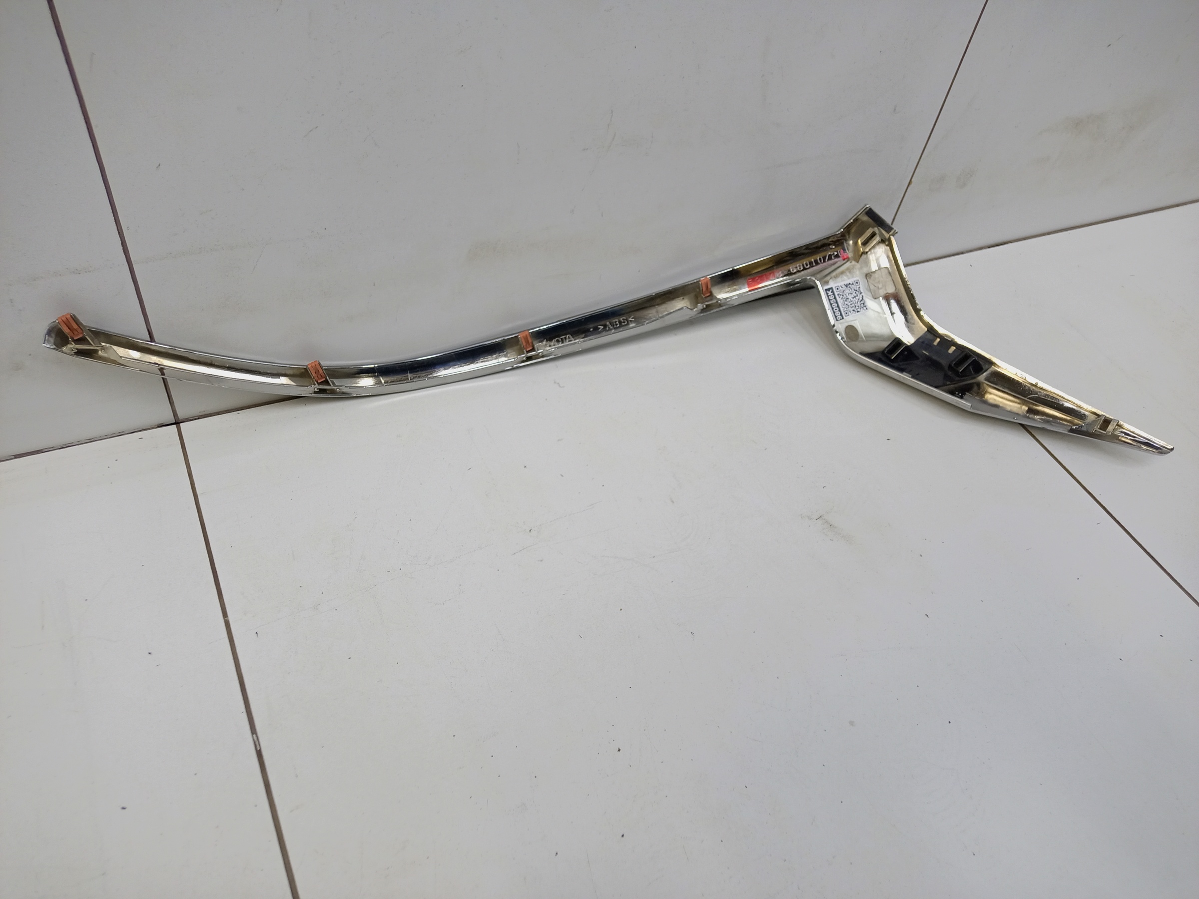 Молдинг хром фары передней левой Toyota Land Cruiser Prado 150 Restail 2