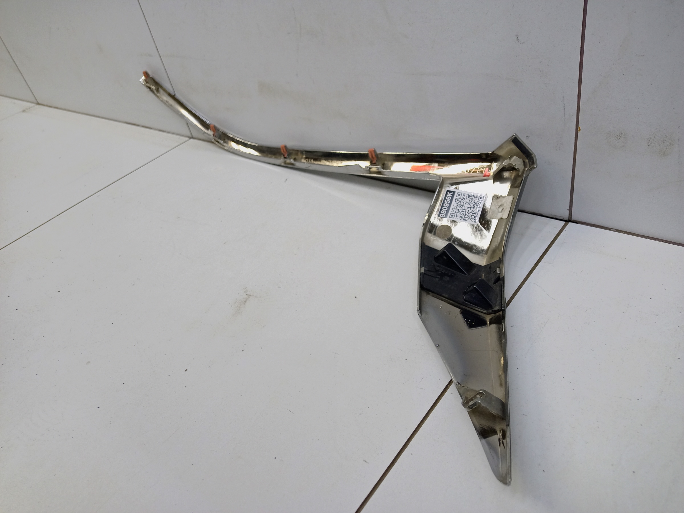 Молдинг хром фары передней левой Toyota Land Cruiser Prado 150 Restail 2