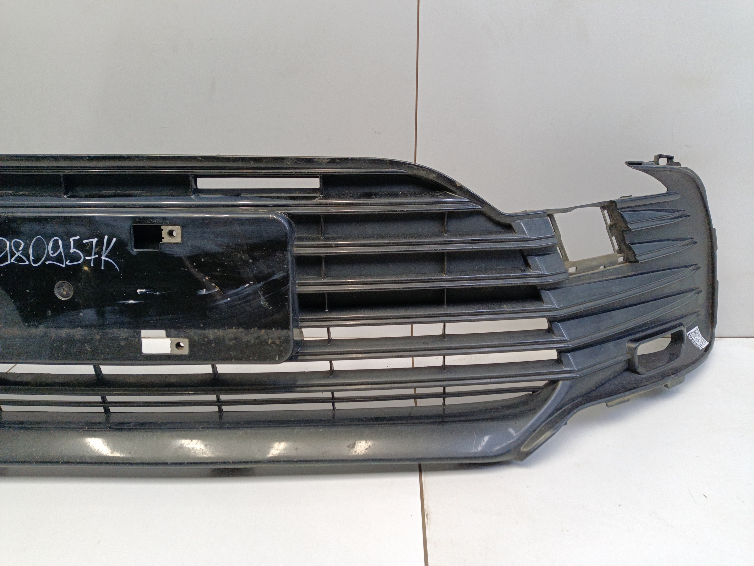 Решетка переднего бампера Toyota Camry V70 Restail