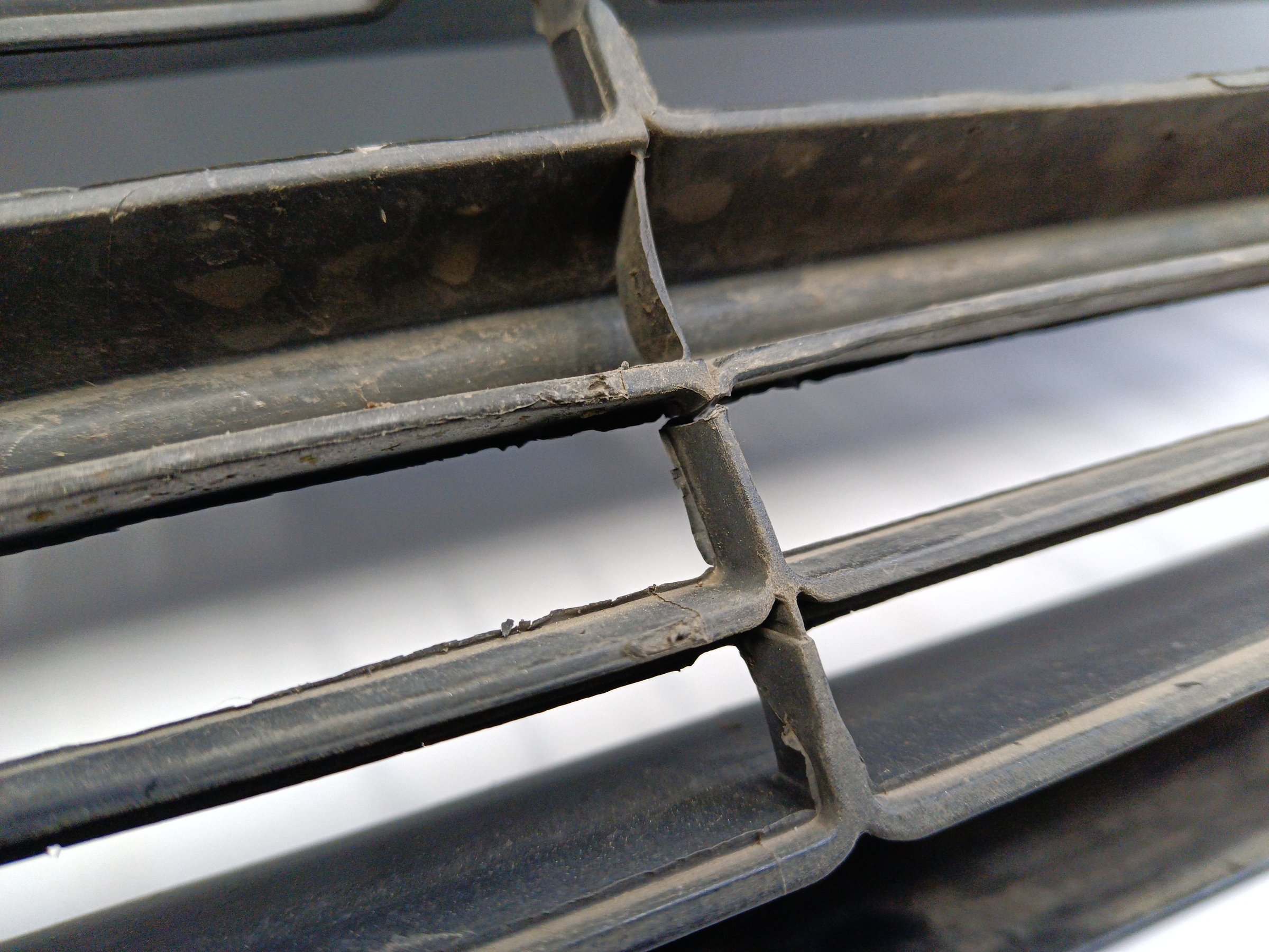 Решетка переднего бампера Toyota Camry V70 Restail