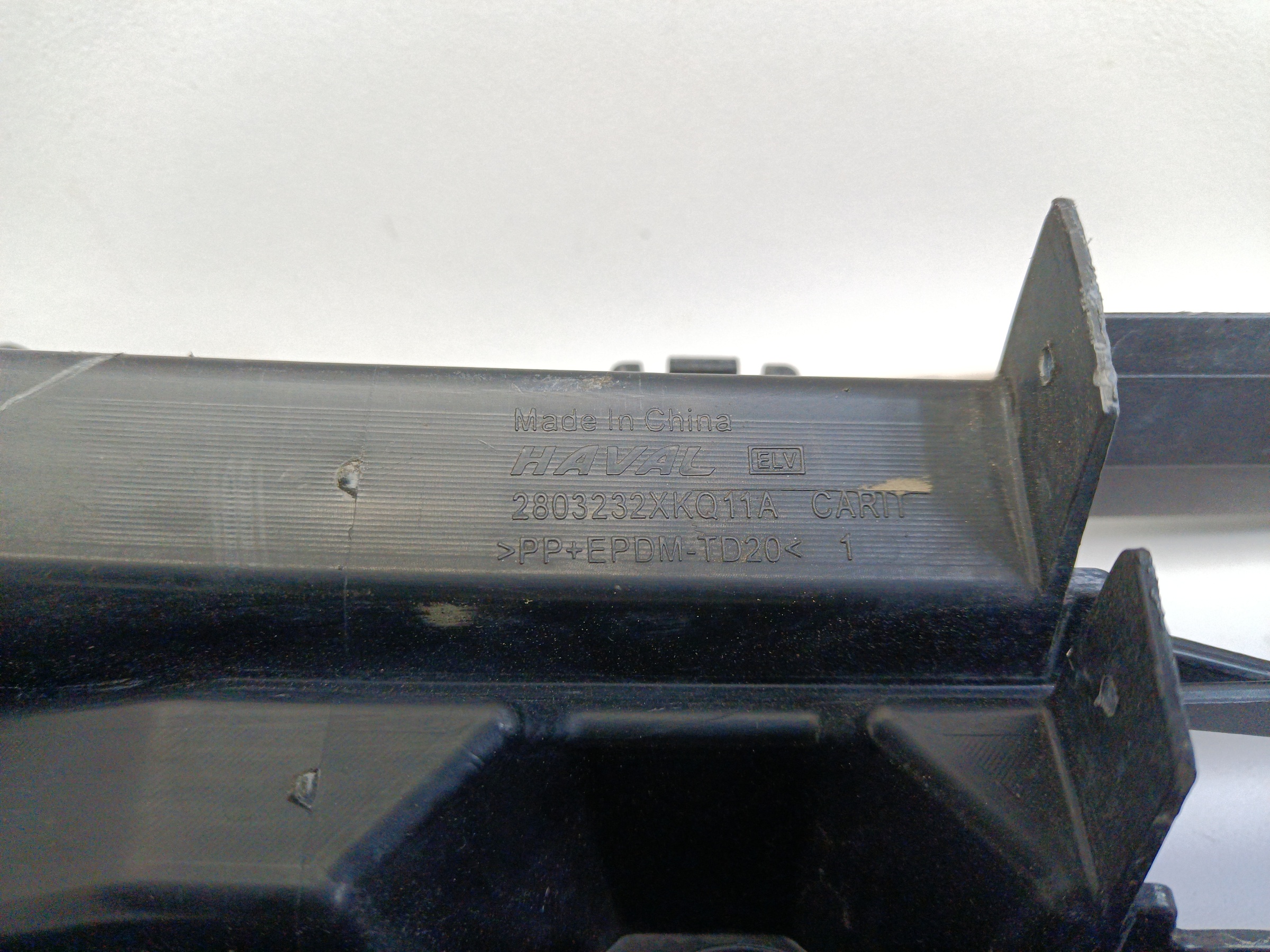 Решетка переднего бампера центральная Haval F7x Restail