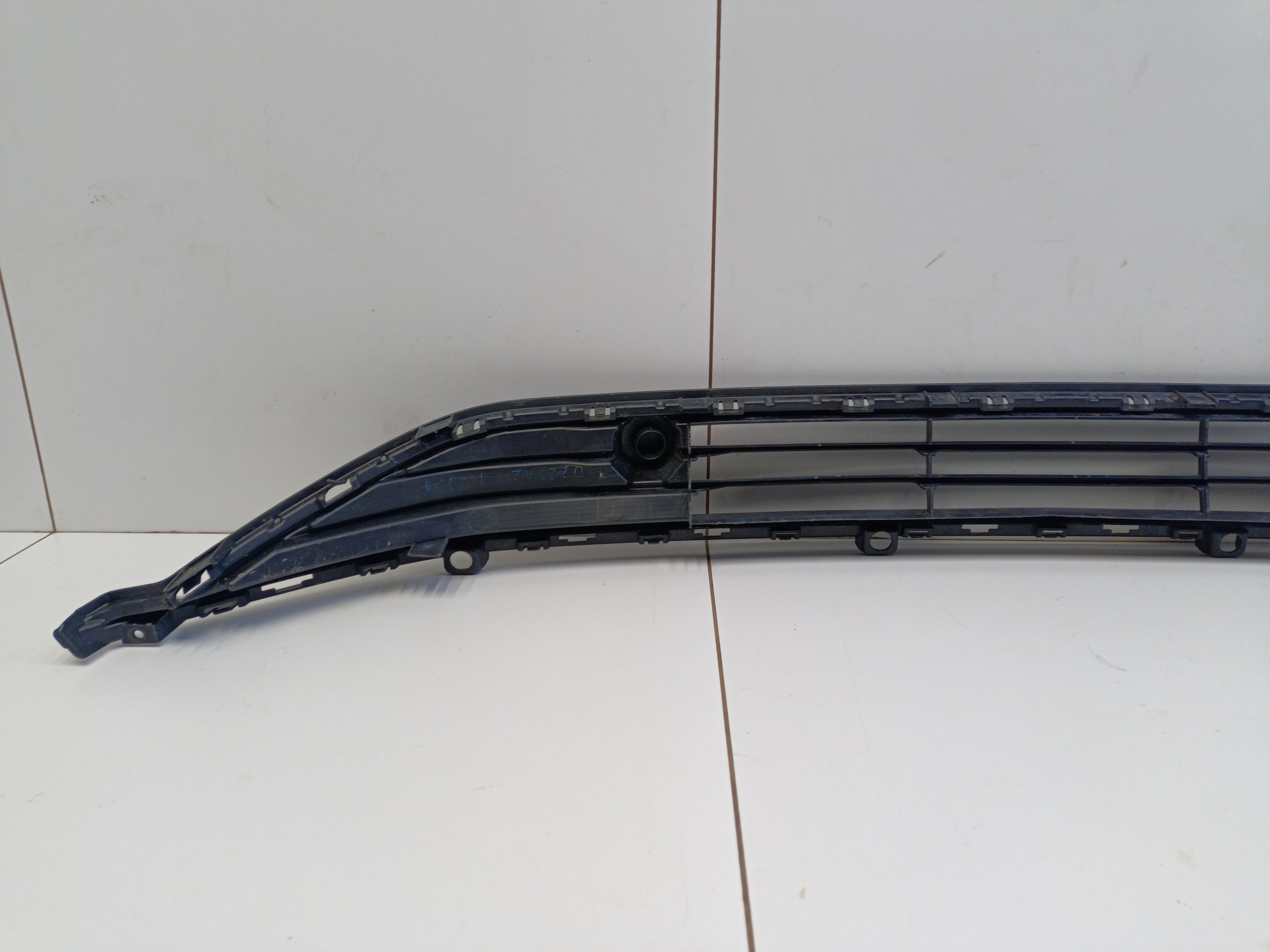 Решетка переднего бампера центральная Haval F7x Restail