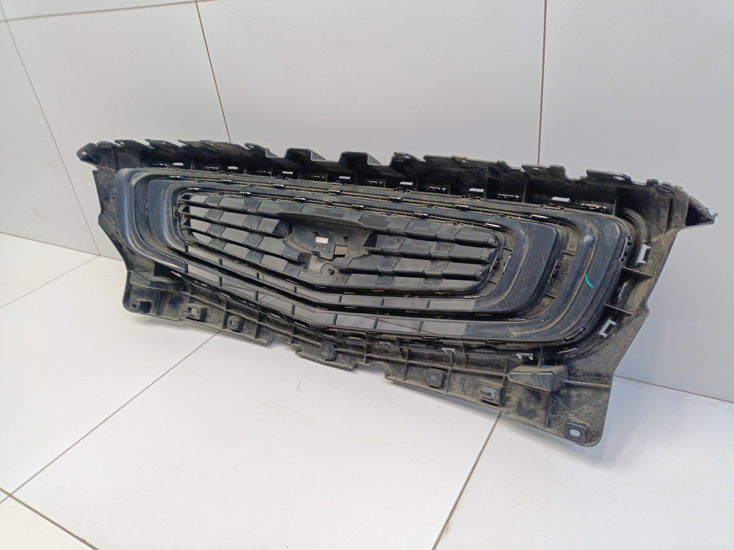 Решетка радиатора Geely Atlas Pro под камеру