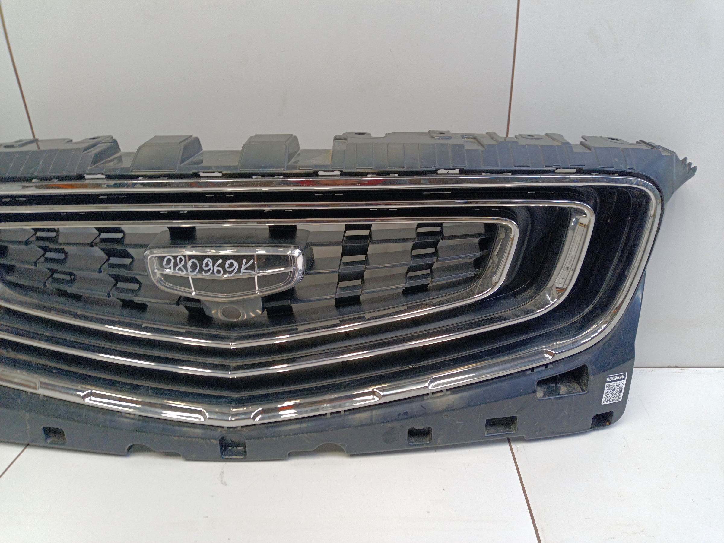 Решетка радиатора Geely Atlas Pro под камеру