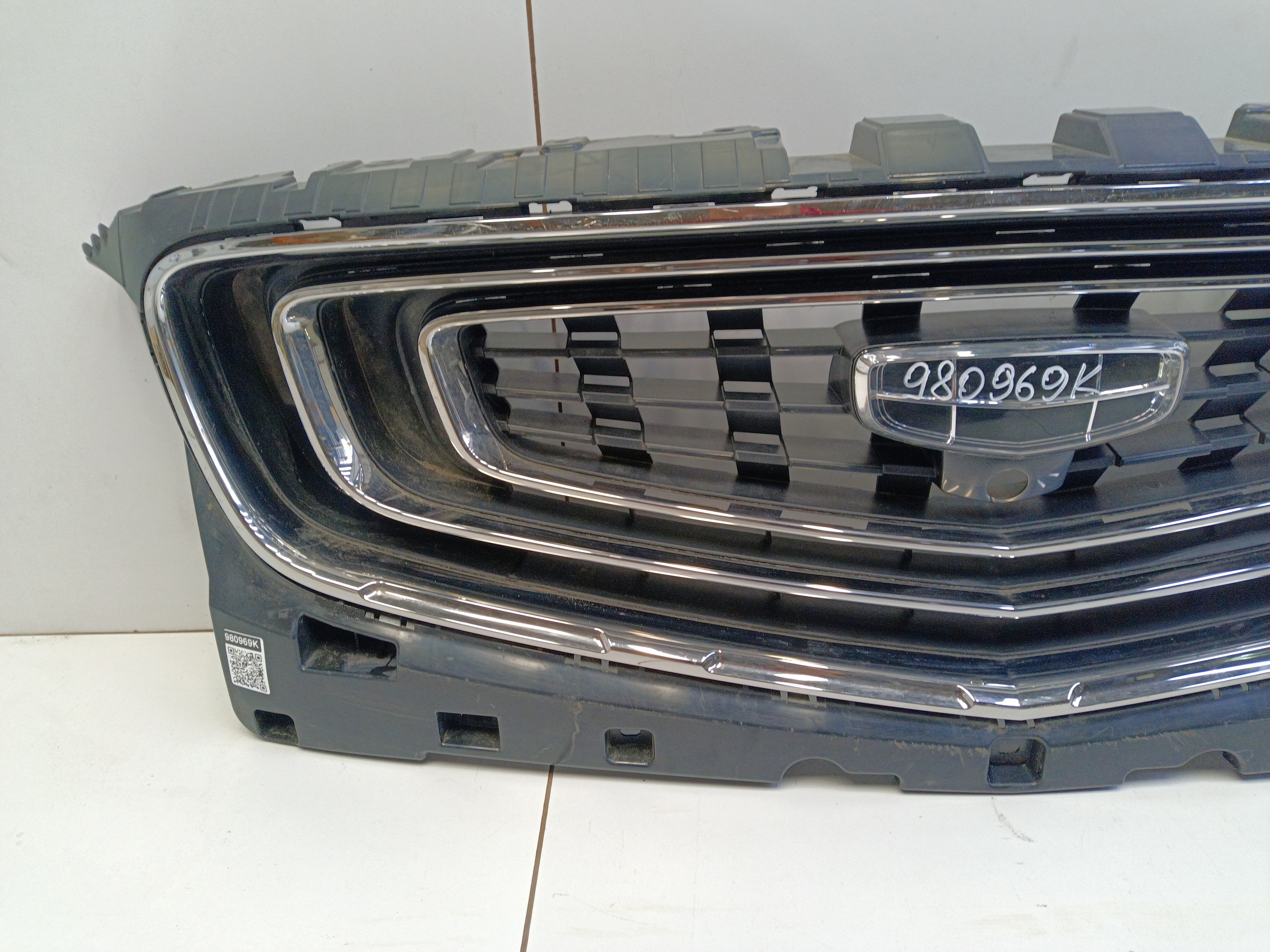 Решетка радиатора Geely Atlas Pro под камеру