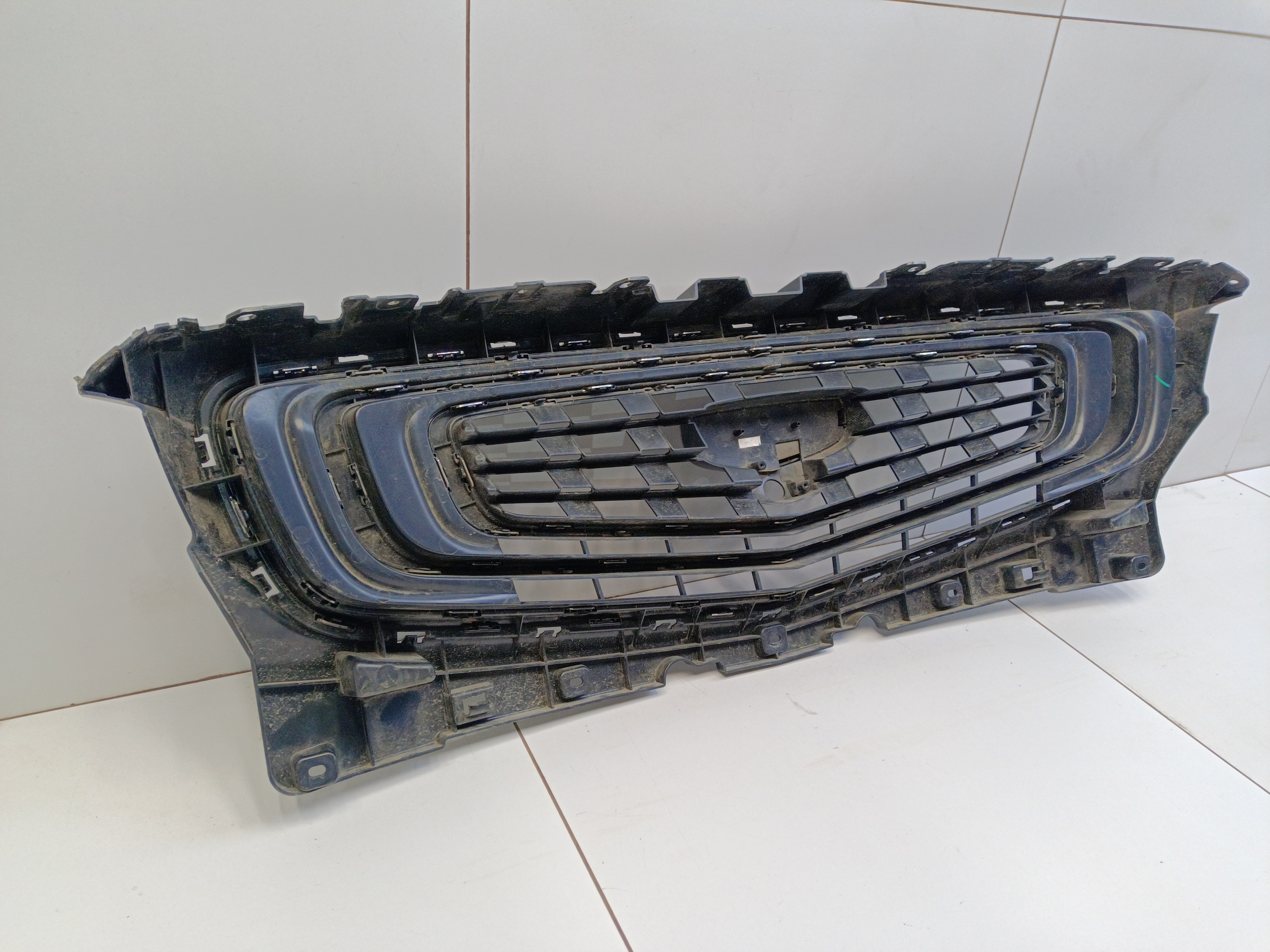 Решетка радиатора Geely Atlas Pro под камеру