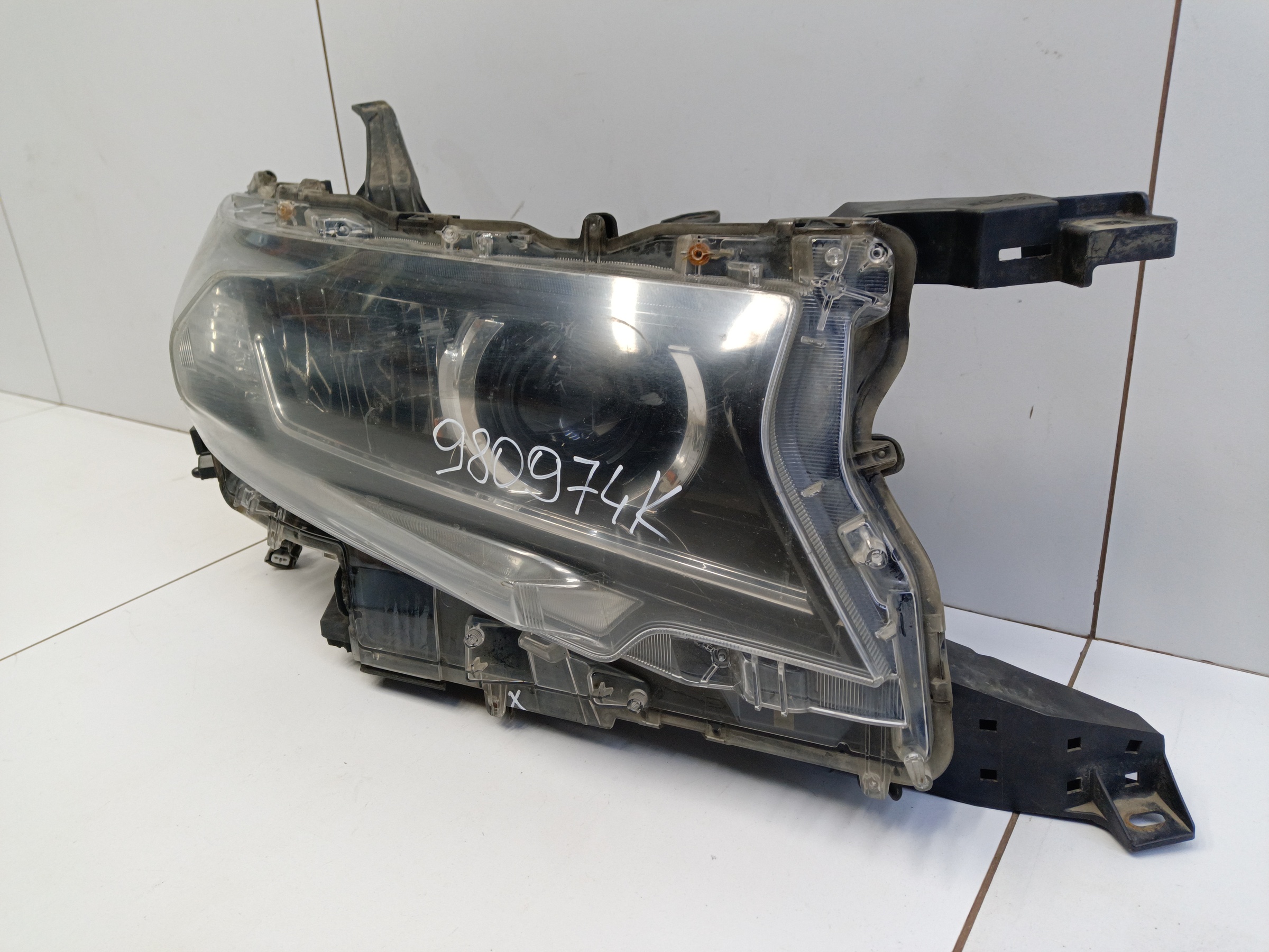 Фара передняя правая Toyota Land Cruiser Prado 150 Restail 2 LED