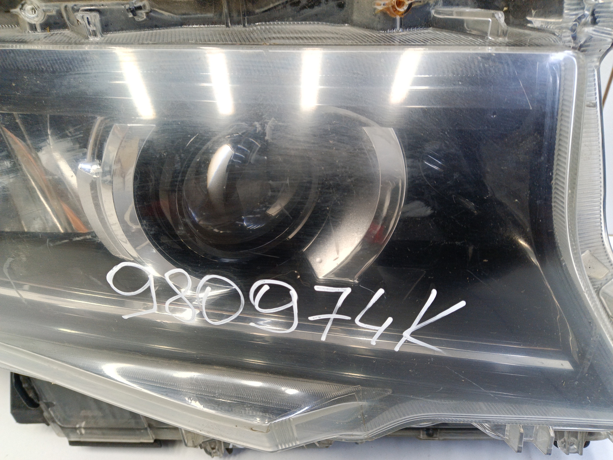 Фара передняя правая Toyota Land Cruiser Prado 150 Restail 2 LED