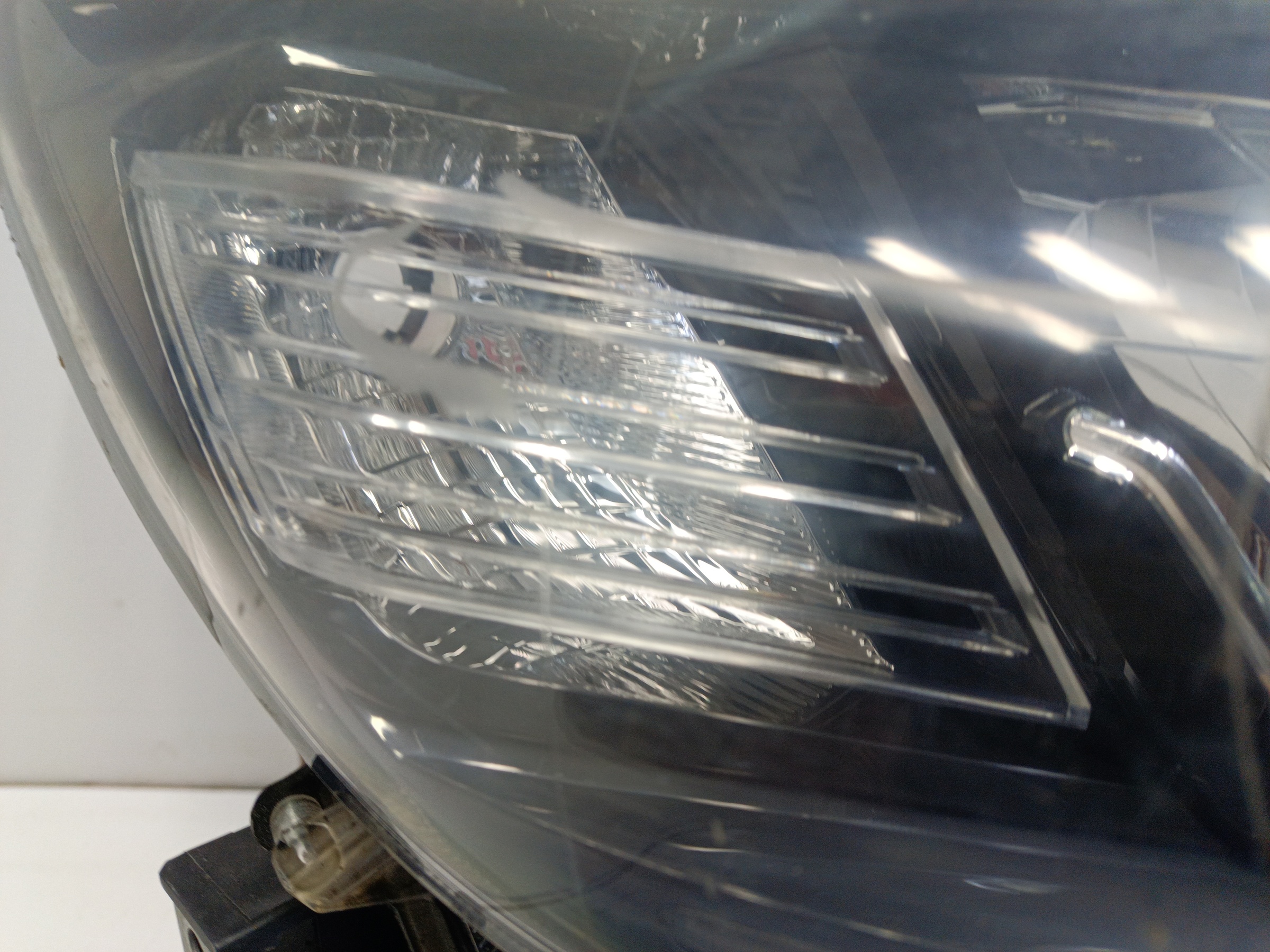 Фара передняя правая Toyota Land Cruiser Prado 150 Restail 2 LED