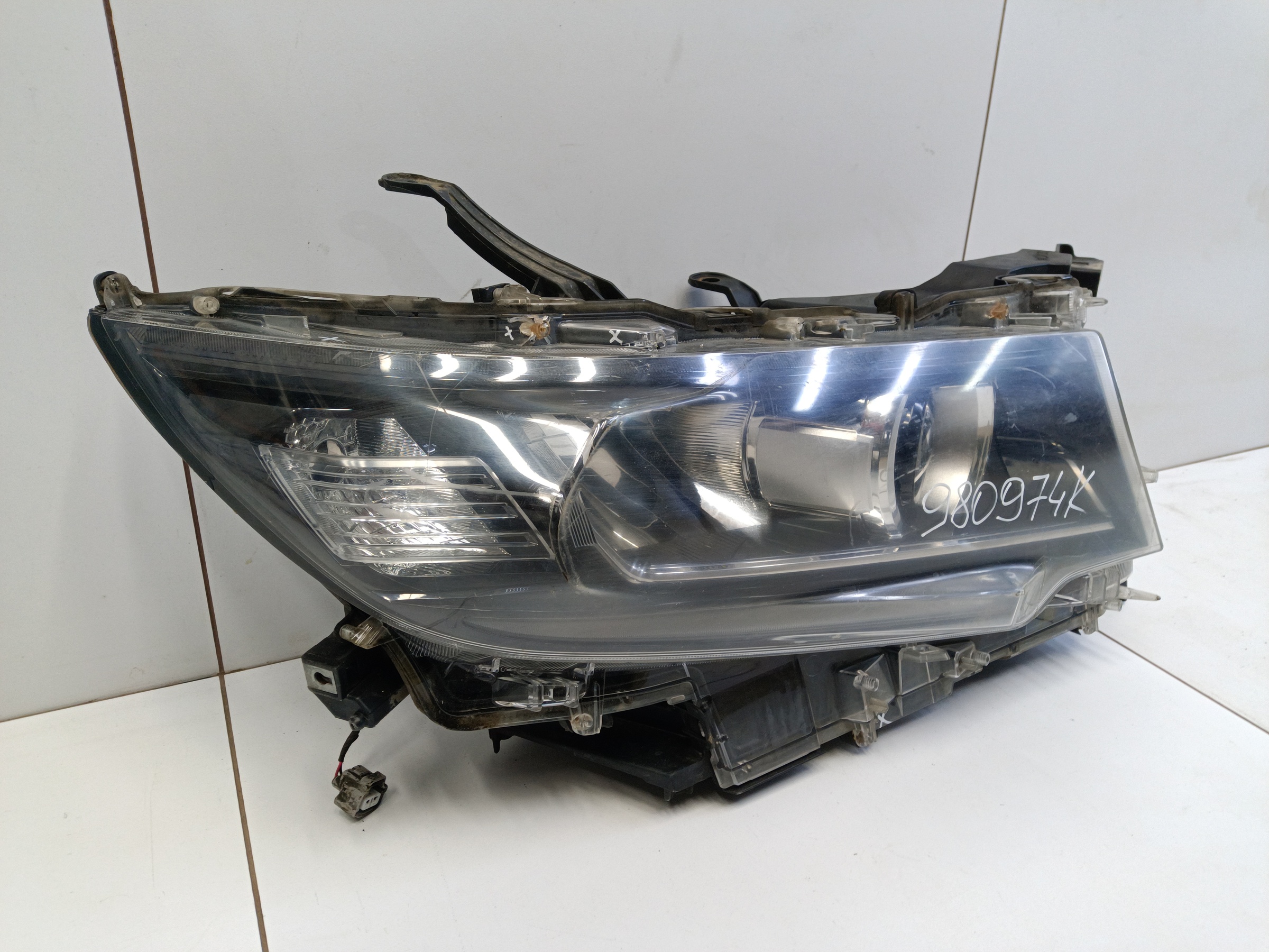 Фара передняя правая Toyota Land Cruiser Prado 150 Restail 2 LED