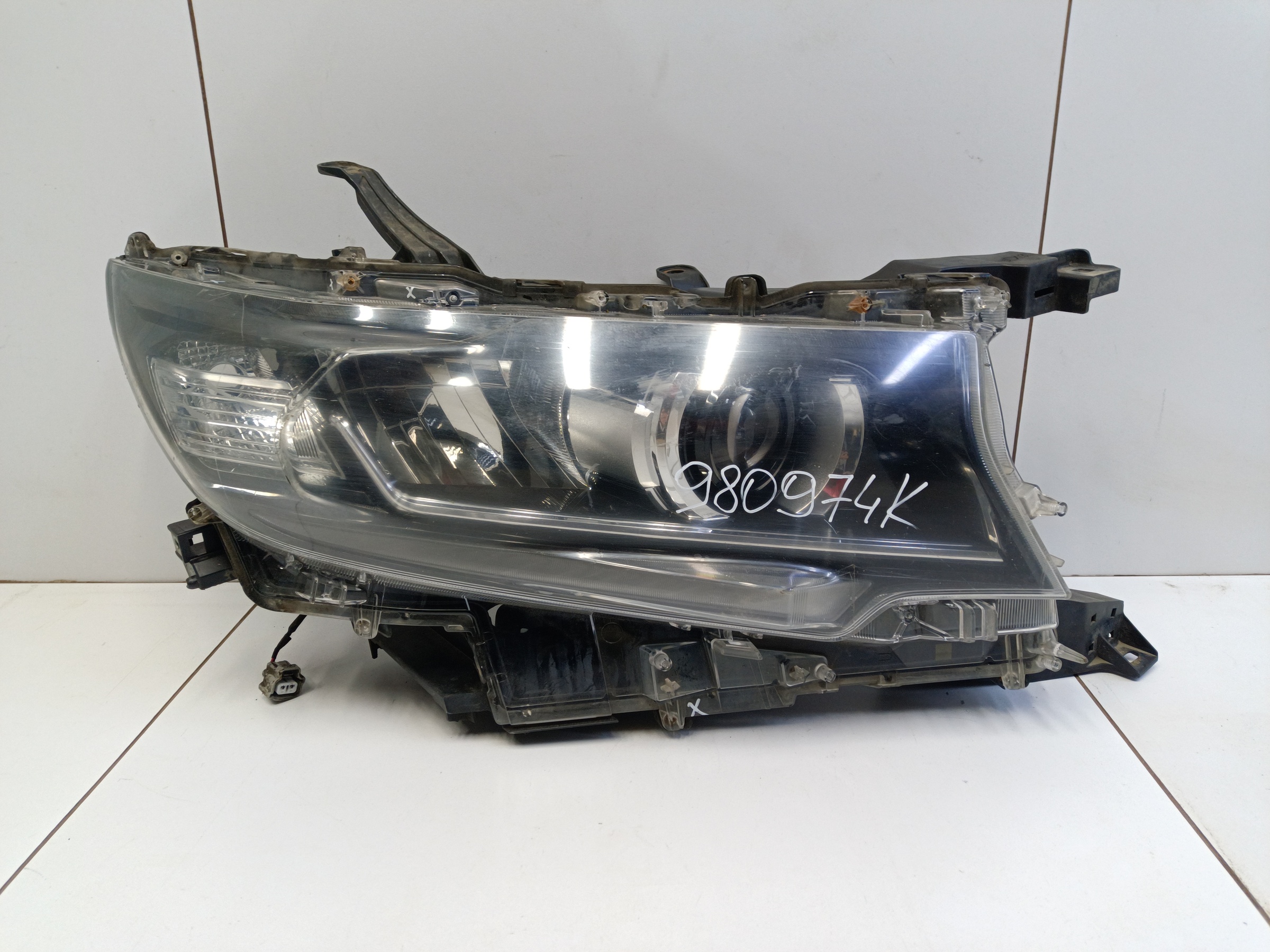 Фара передняя правая Toyota Land Cruiser Prado 150 Restail 2 LED