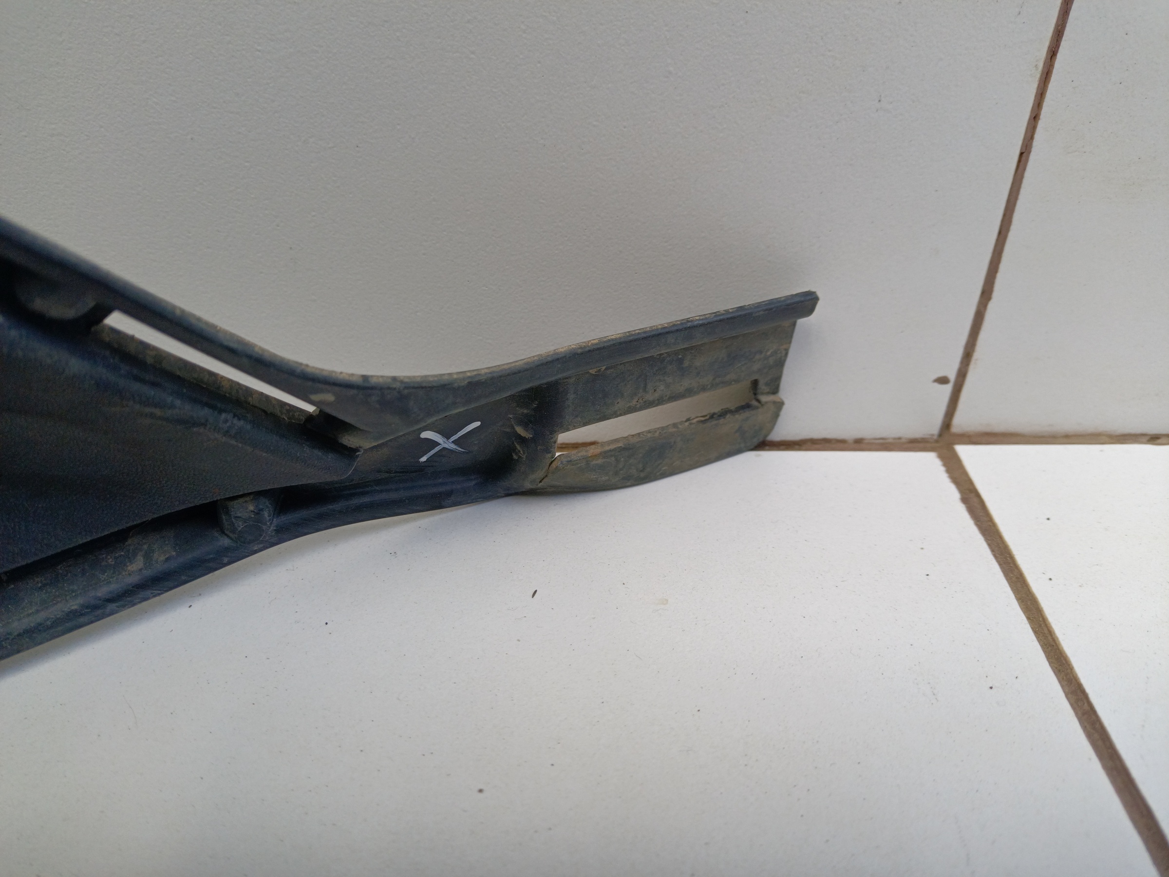 Решетка переднего бампера Toyota RAV4 CA40 Restail