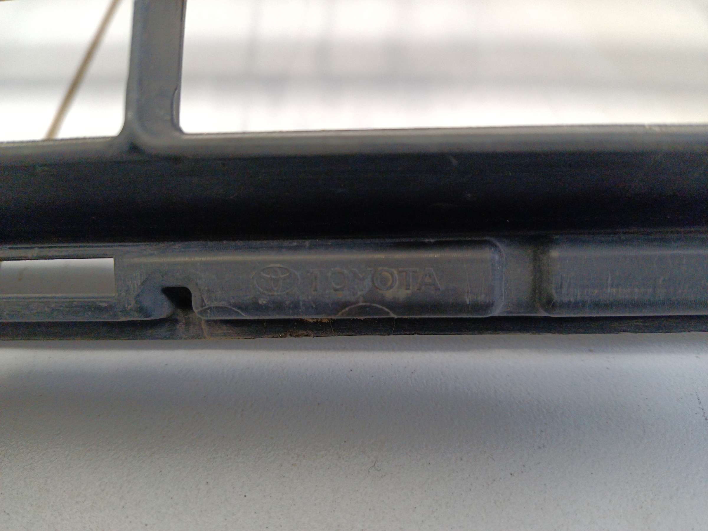 Решетка переднего бампера Toyota RAV4 CA40 Restail