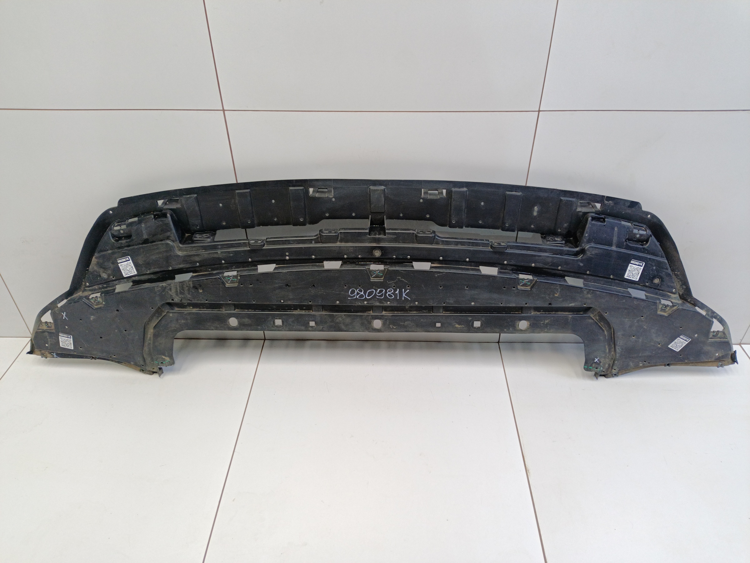 Пыльник переднего бампера Geely Atlas 2