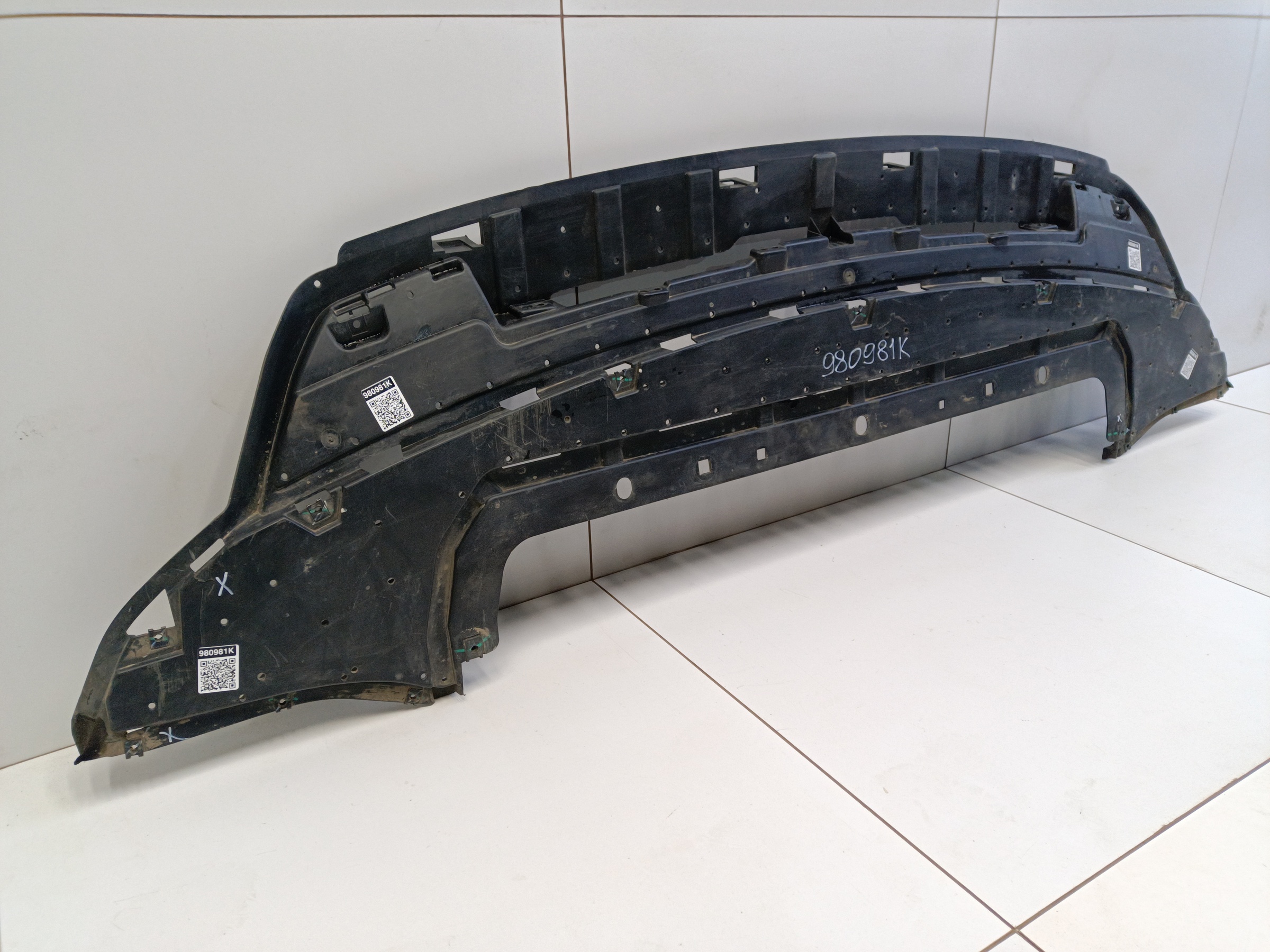 Пыльник переднего бампера Geely Atlas 2