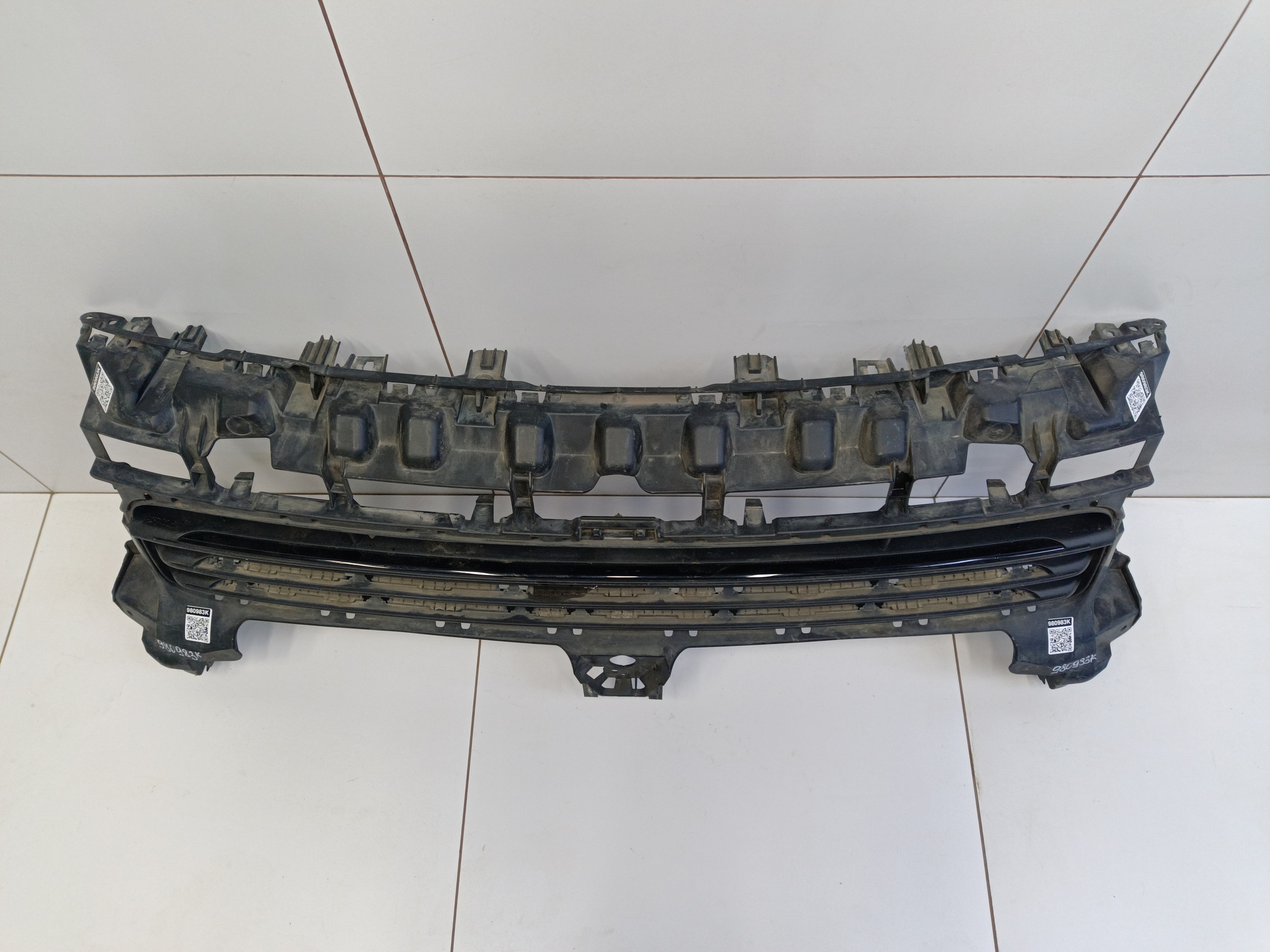 Решётка переднего бампера центральная Porsche Cayenne 3