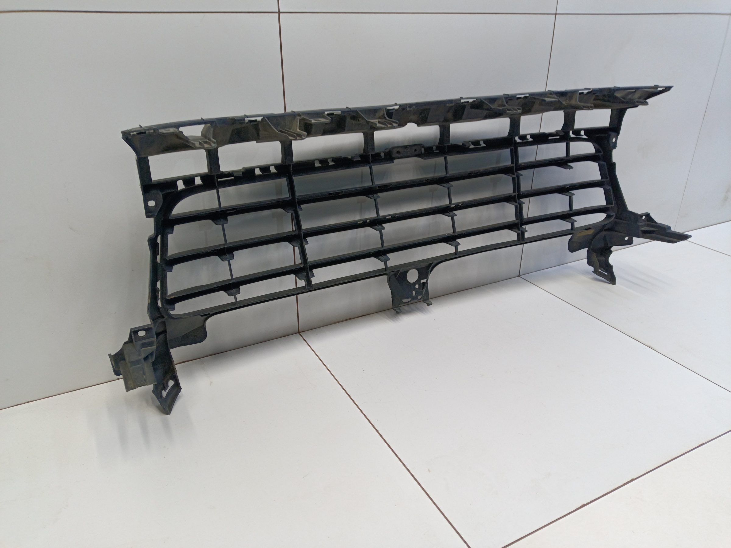 Решётка переднего бампера центральная Porsche Cayenne 3