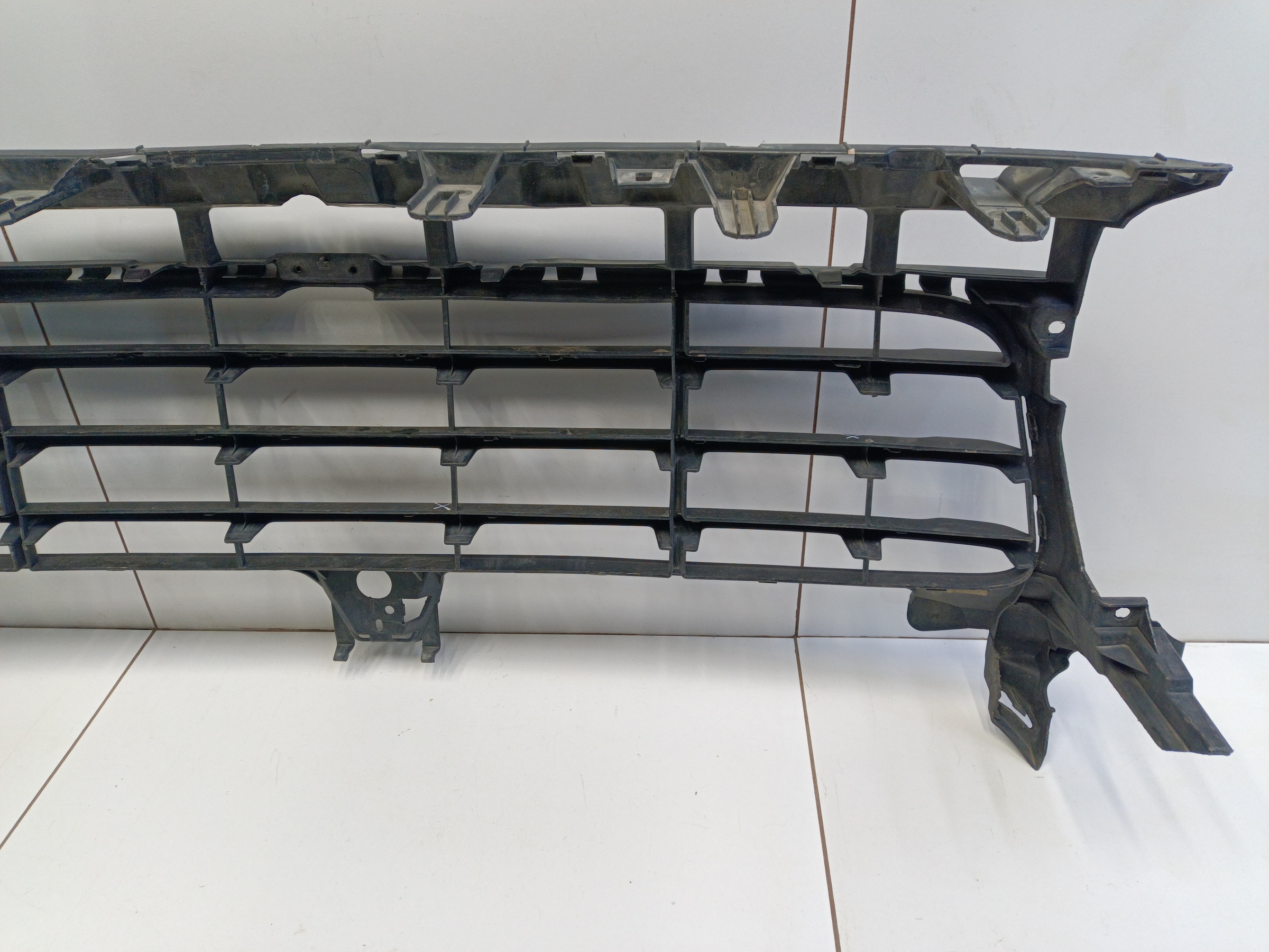 Решётка переднего бампера центральная Porsche Cayenne 3