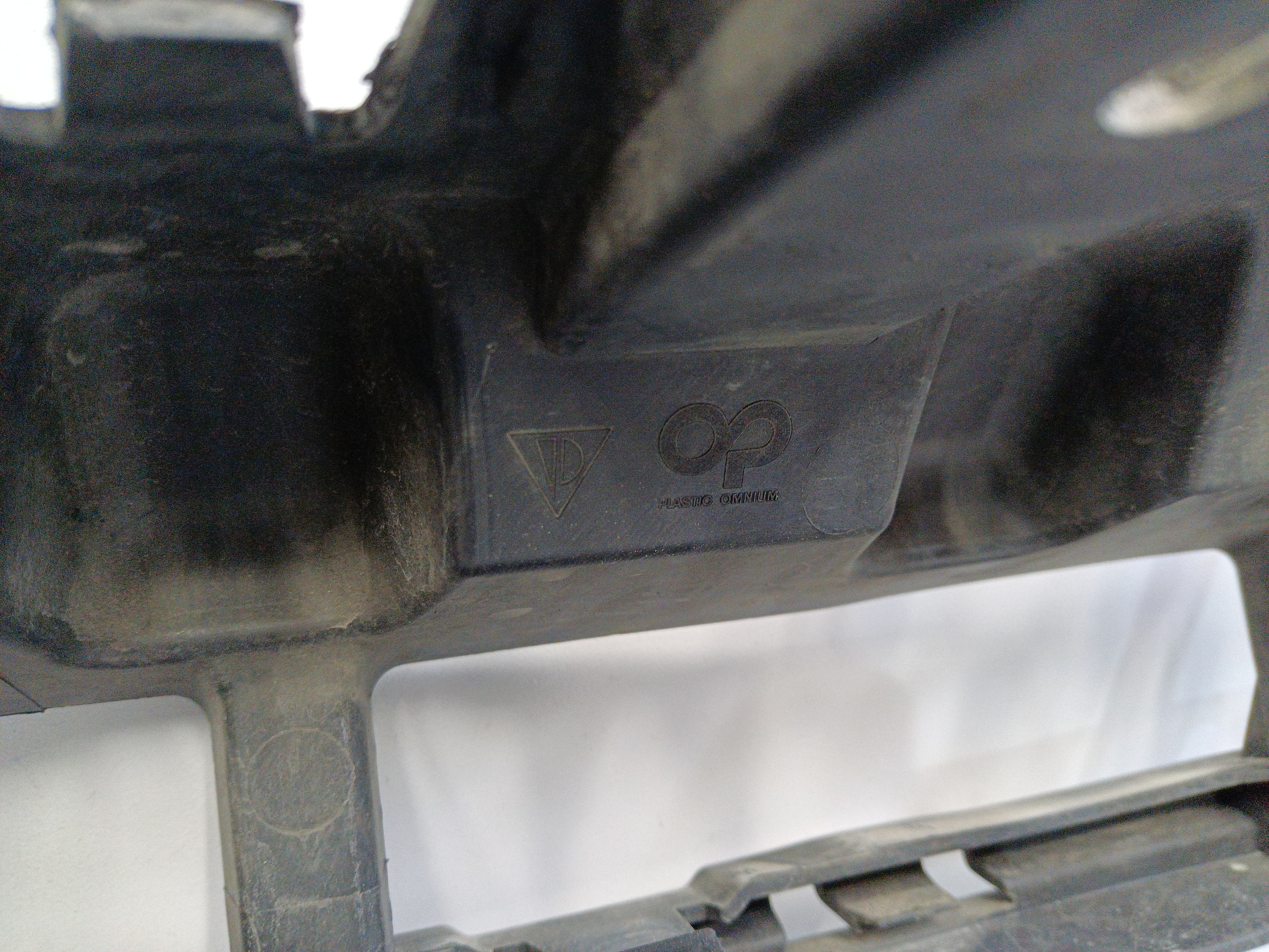 Решётка переднего бампера центральная Porsche Cayenne 3