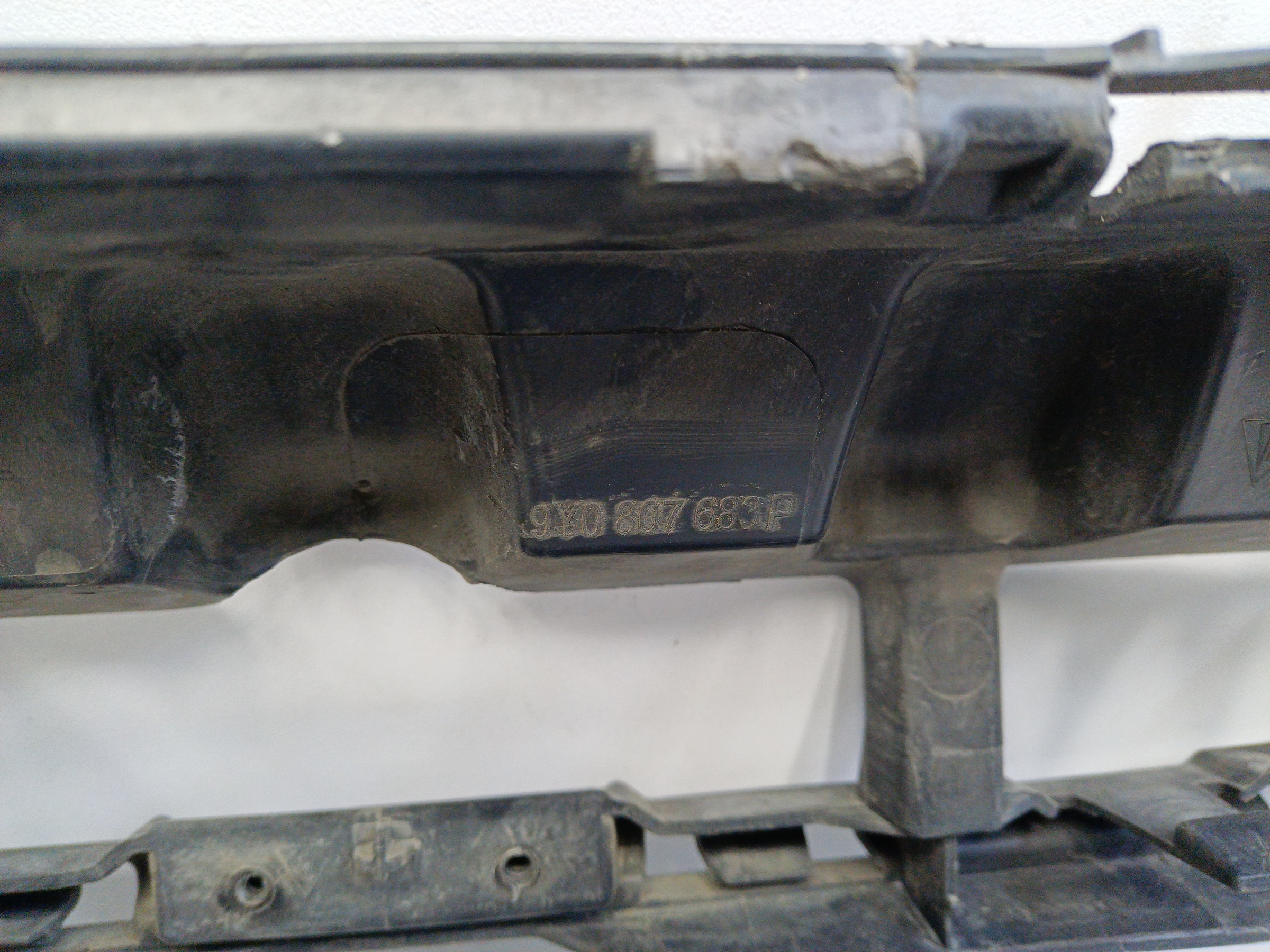 Решётка переднего бампера центральная Porsche Cayenne 3