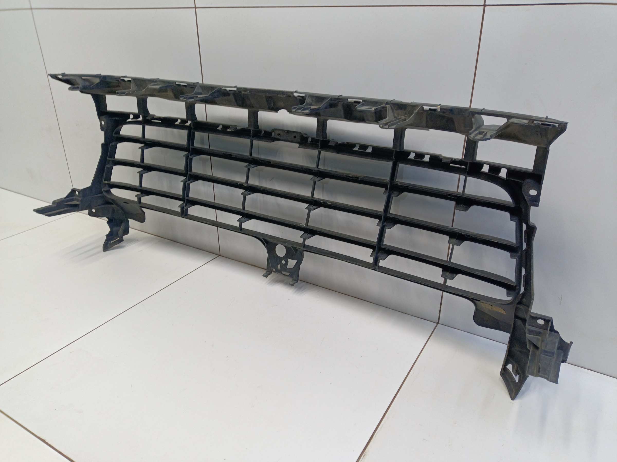 Решётка переднего бампера центральная Porsche Cayenne 3