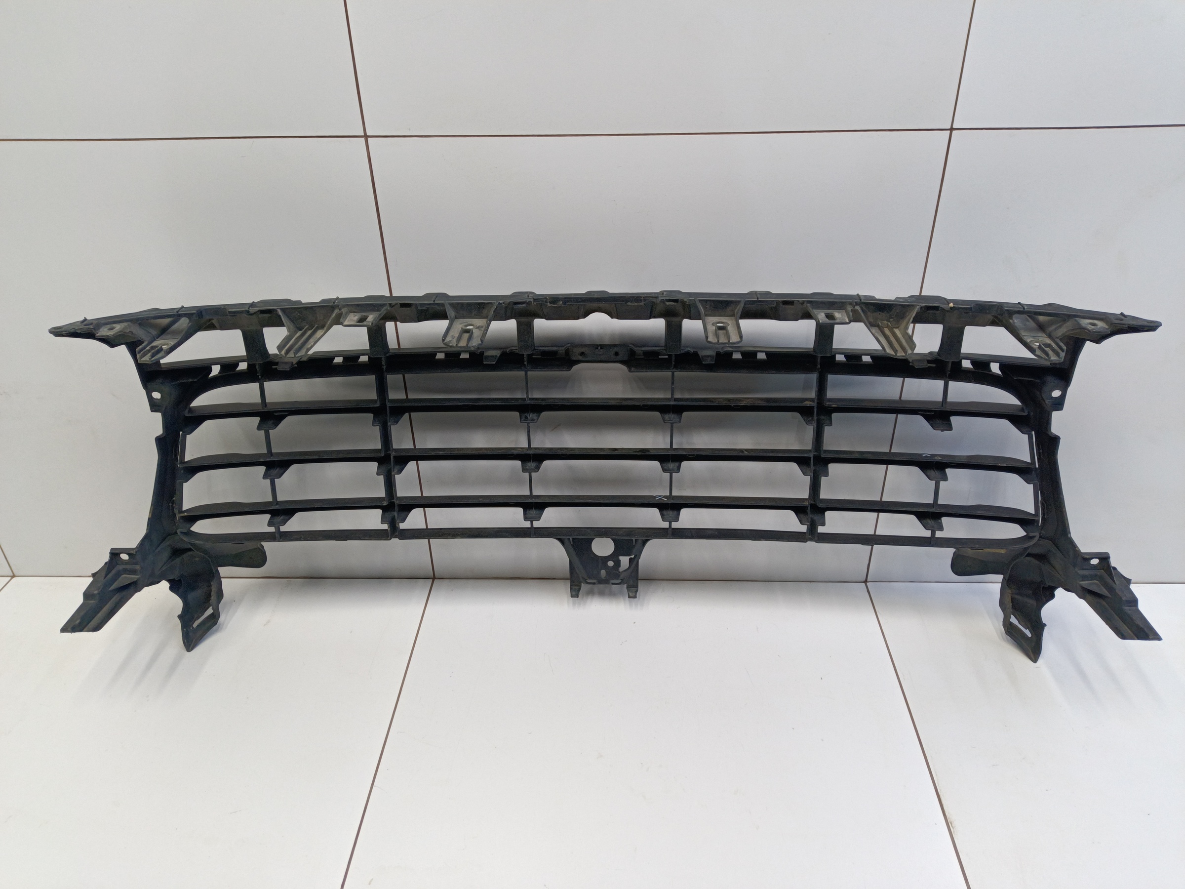 Решётка переднего бампера центральная Porsche Cayenne 3