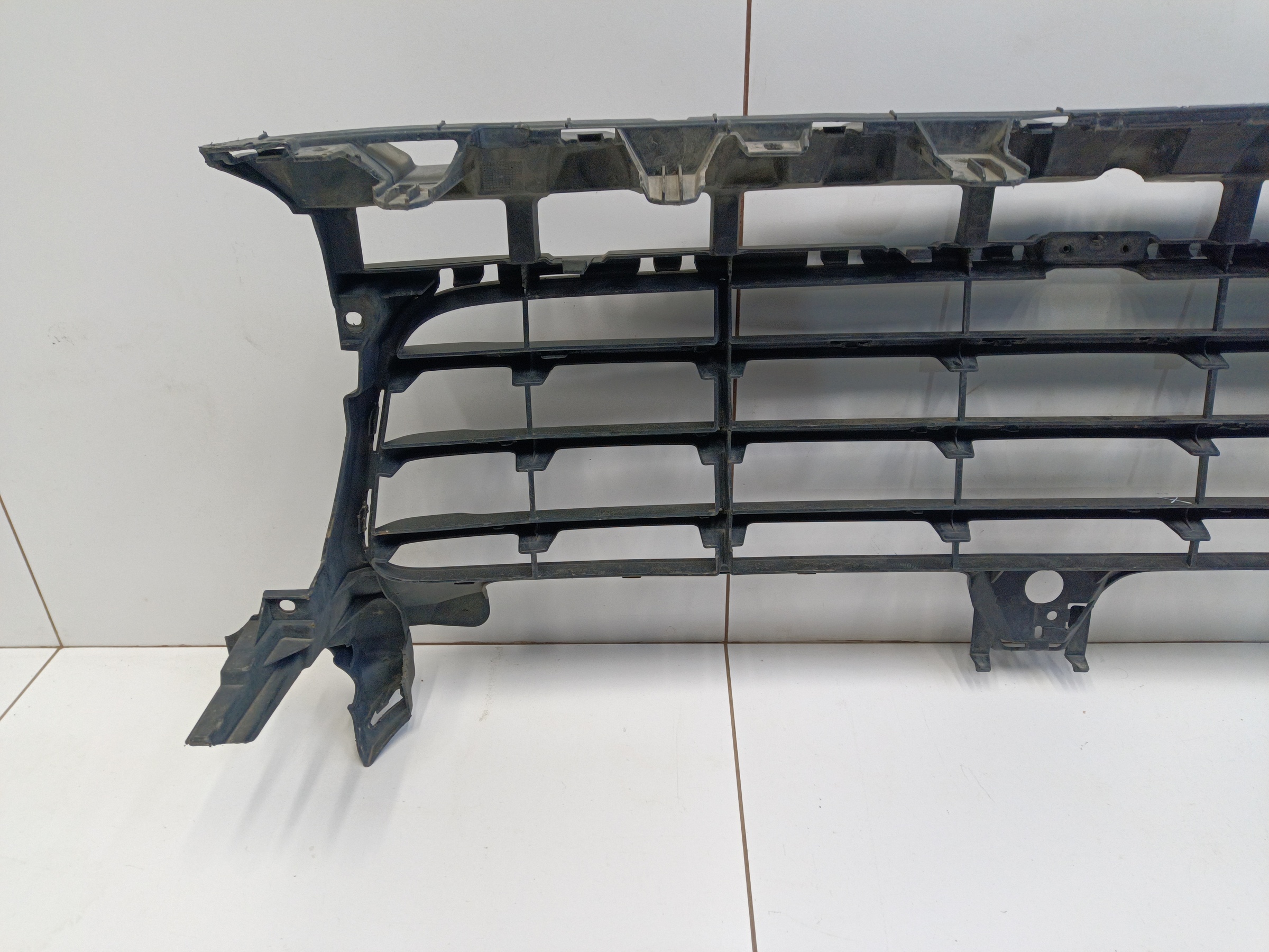 Решётка переднего бампера центральная Porsche Cayenne 3