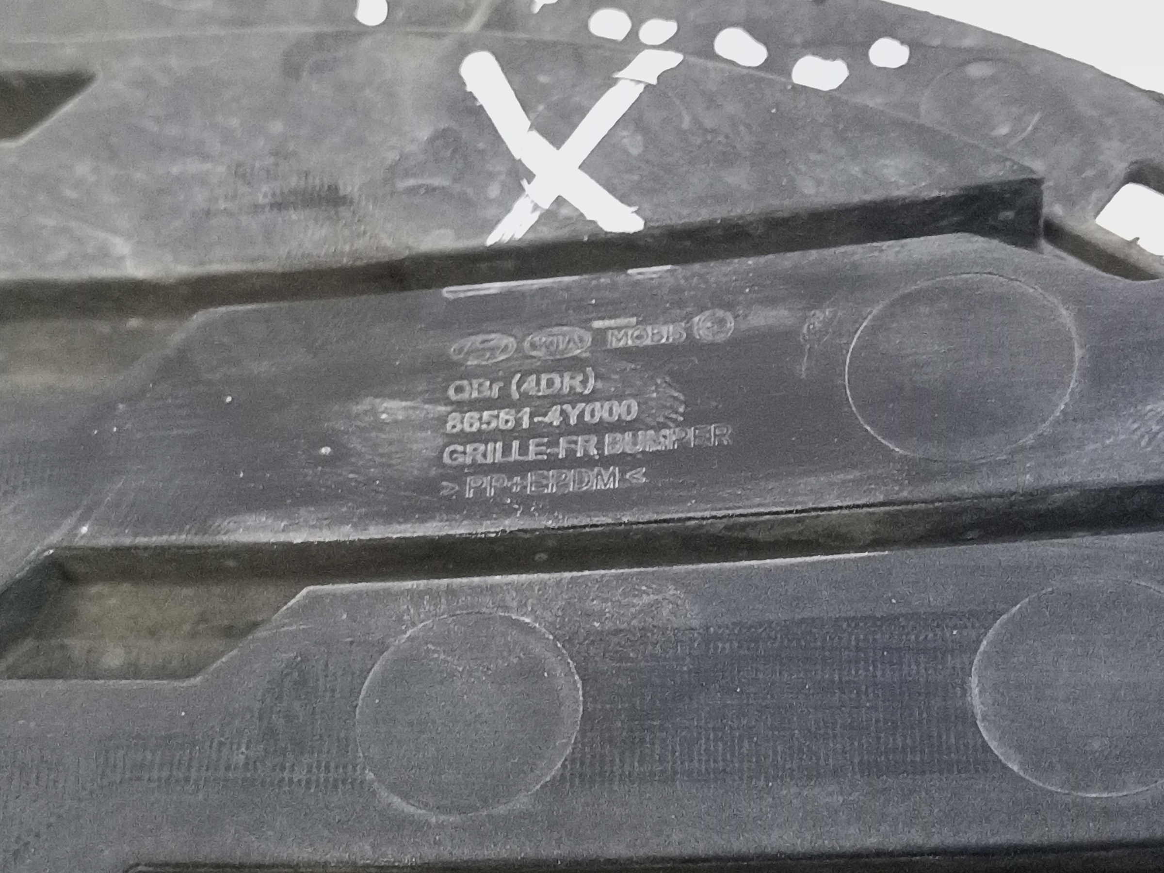 Решетка переднего бампера Kia Rio 3