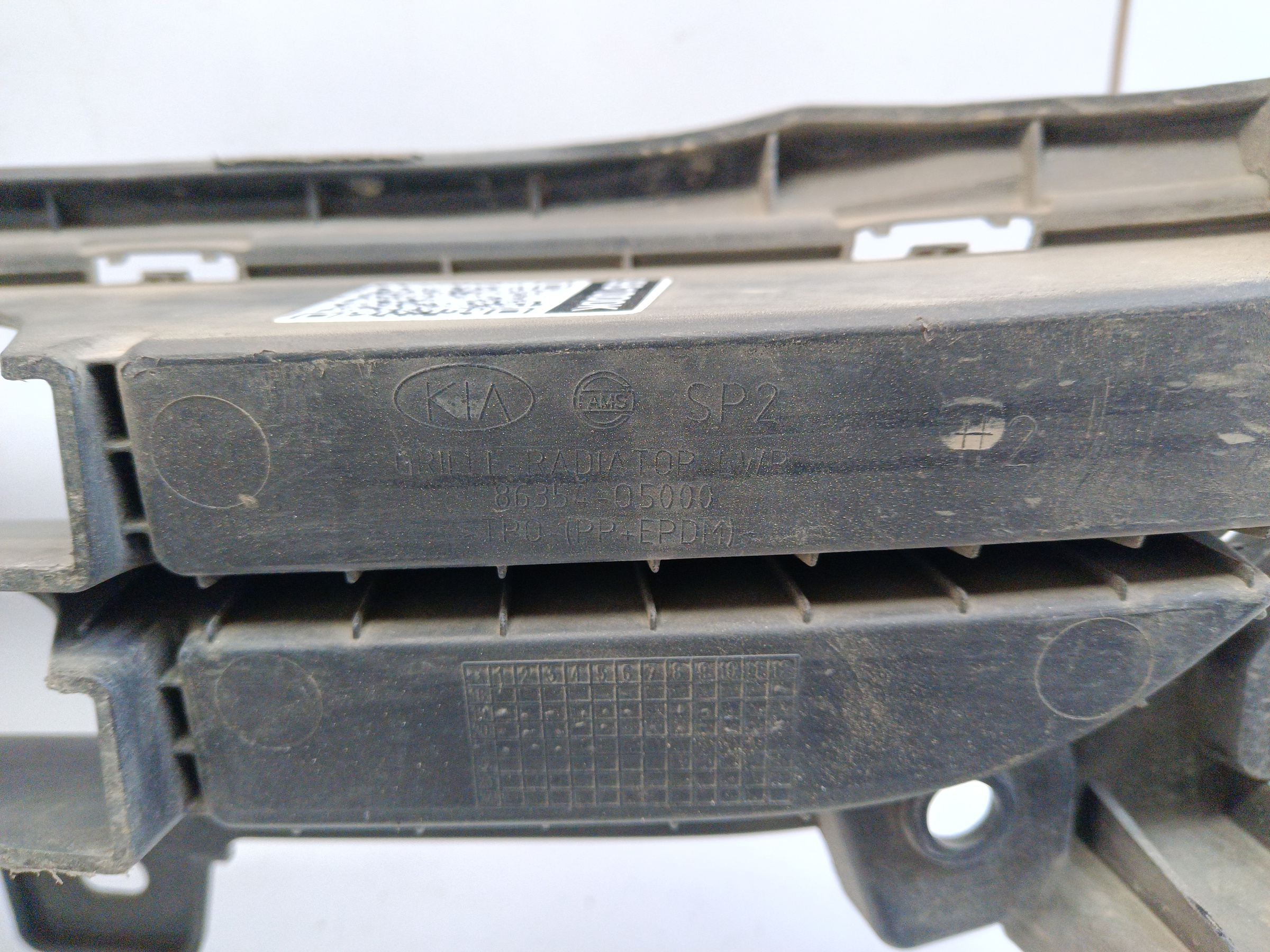 Решетка переднего бампера Kia Seltos