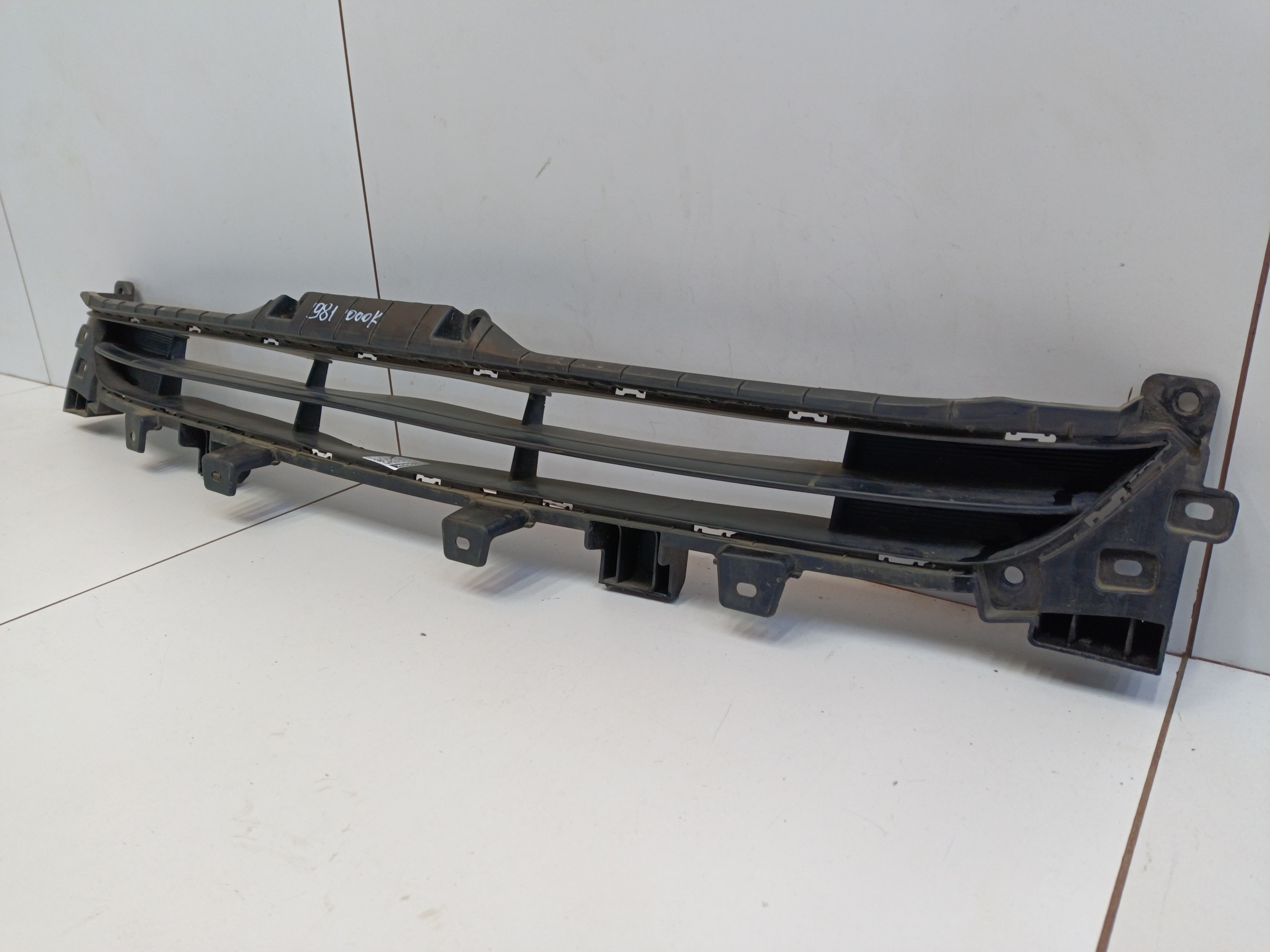 Решетка переднего бампера Kia Seltos