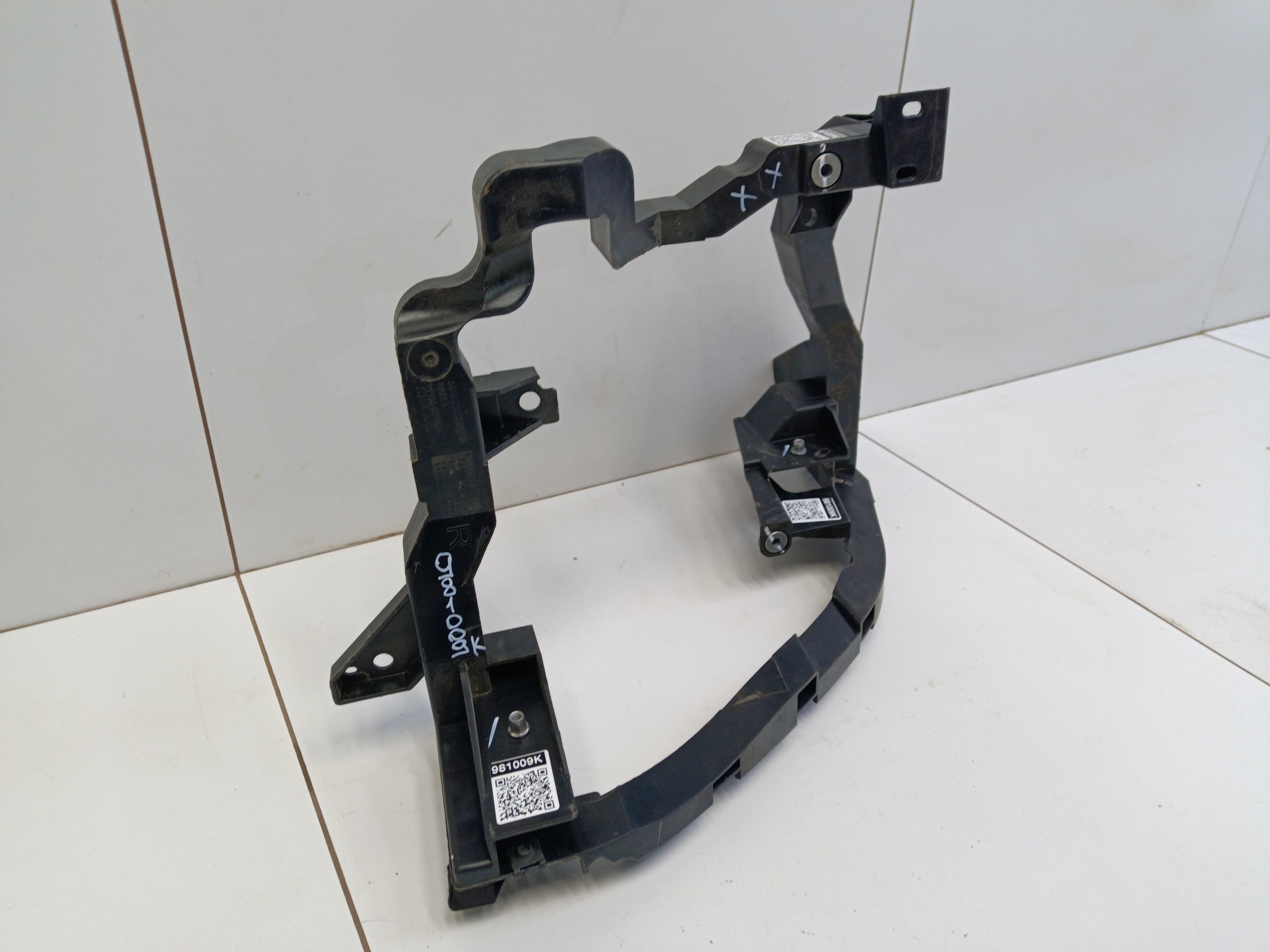 Кронштейн фары передней правой Haval F7 2