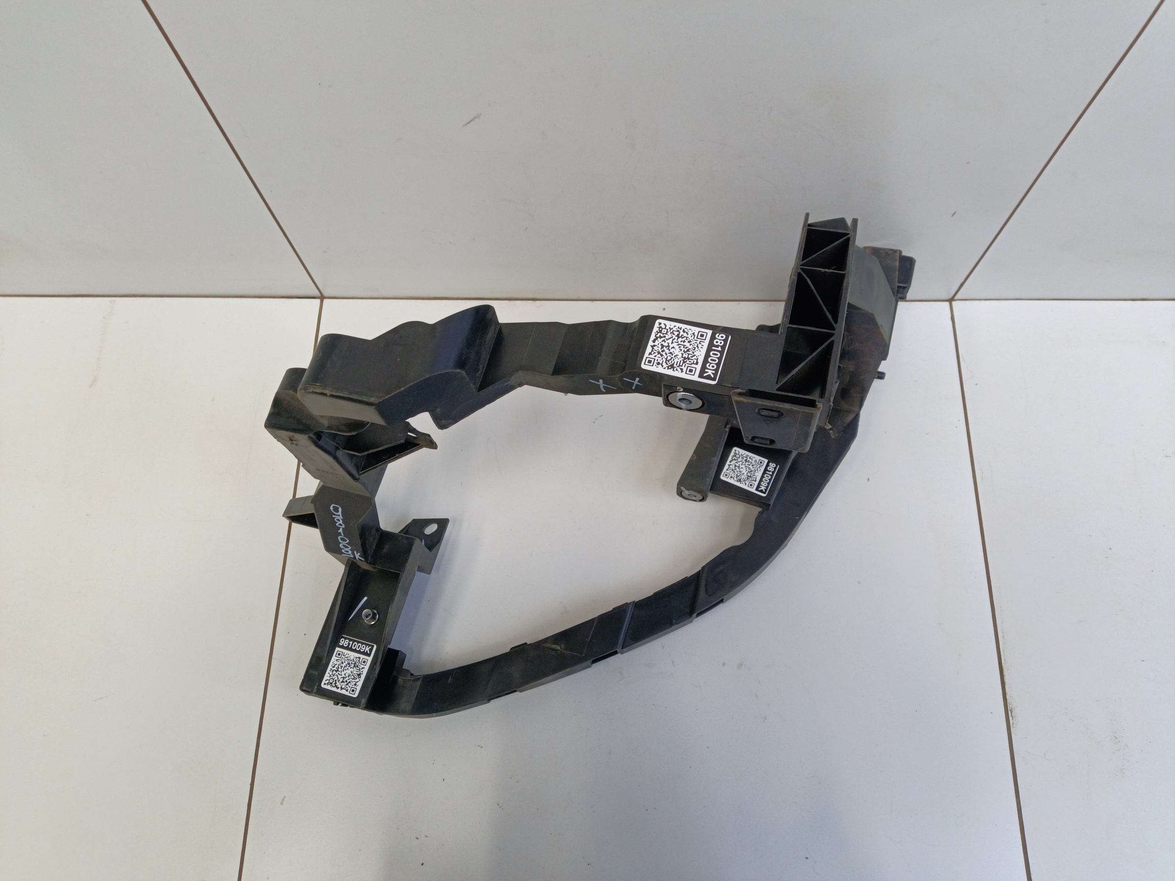 Кронштейн фары передней правой Haval F7 2