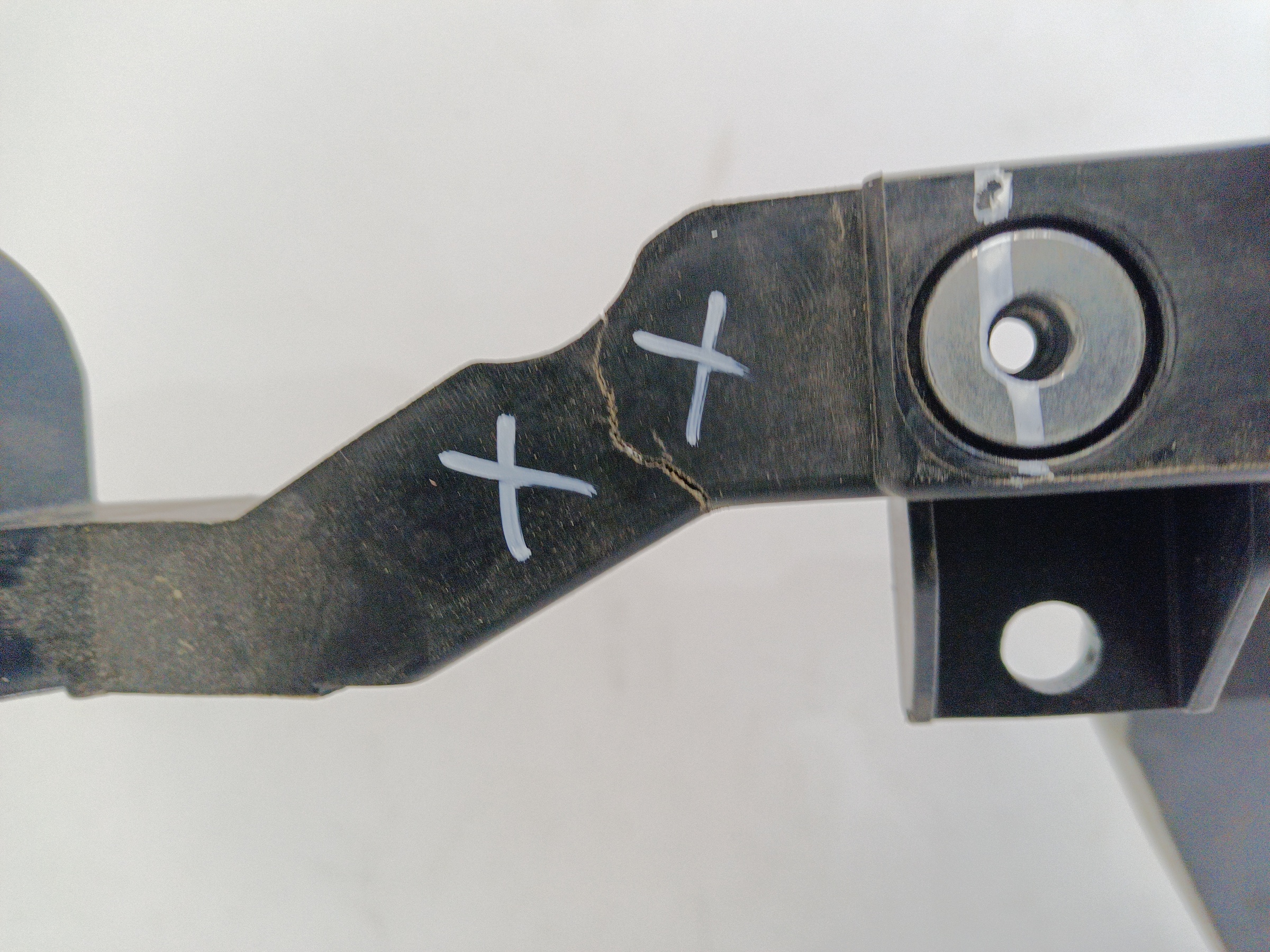 Кронштейн фары передней правой Haval F7 2