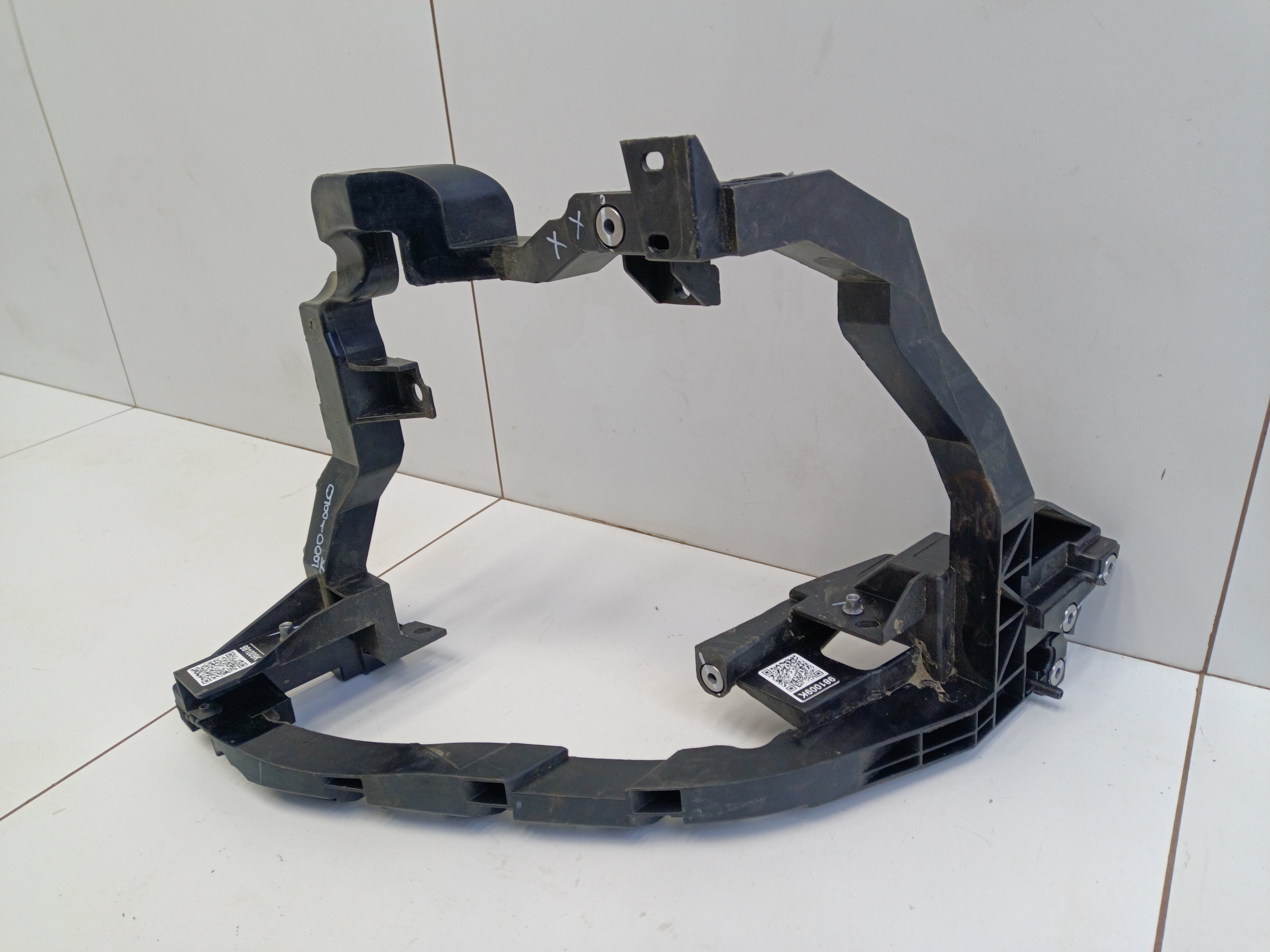 Кронштейн фары передней правой Haval F7 2