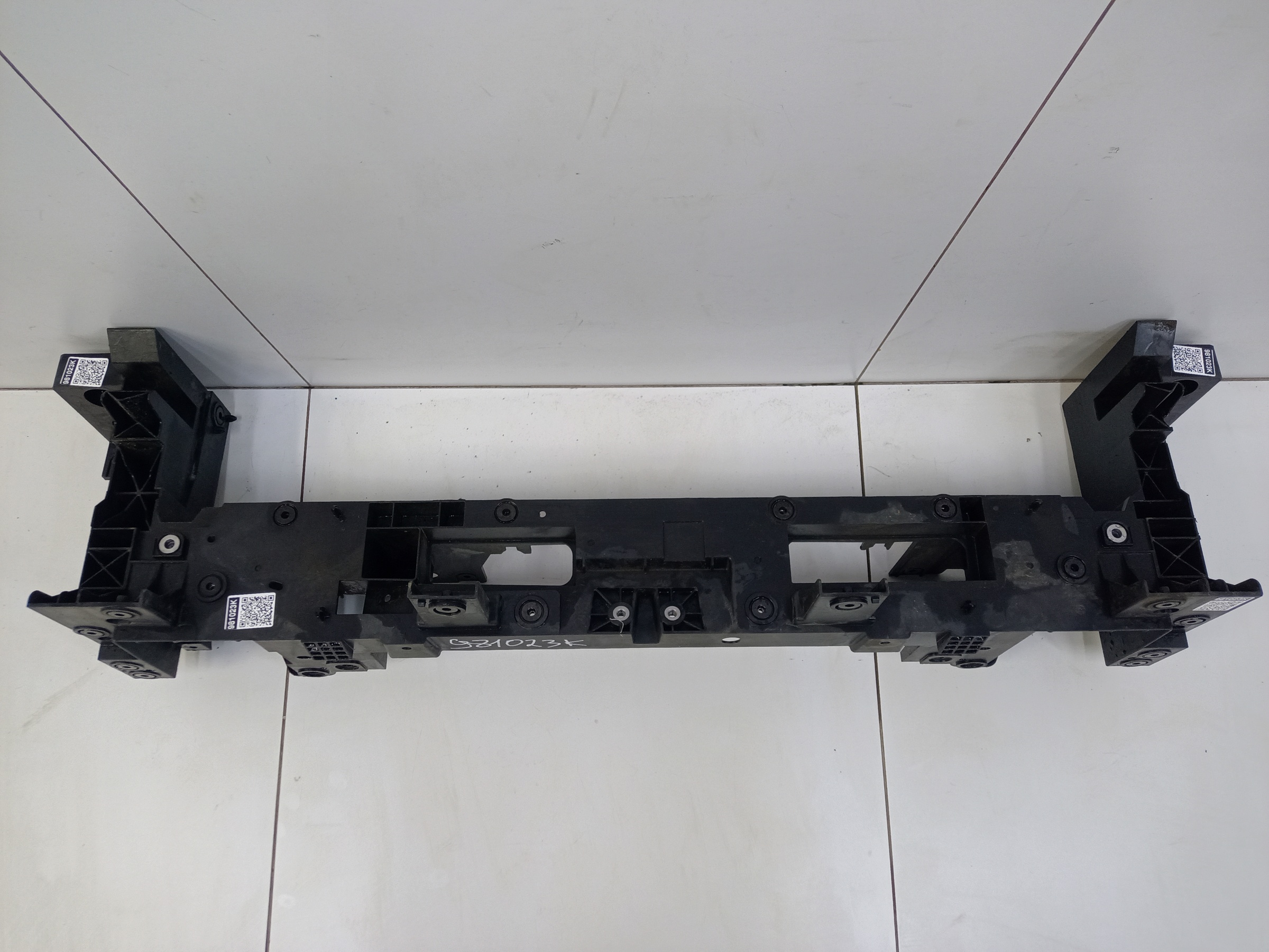 Панель передняя Geely Monjaro