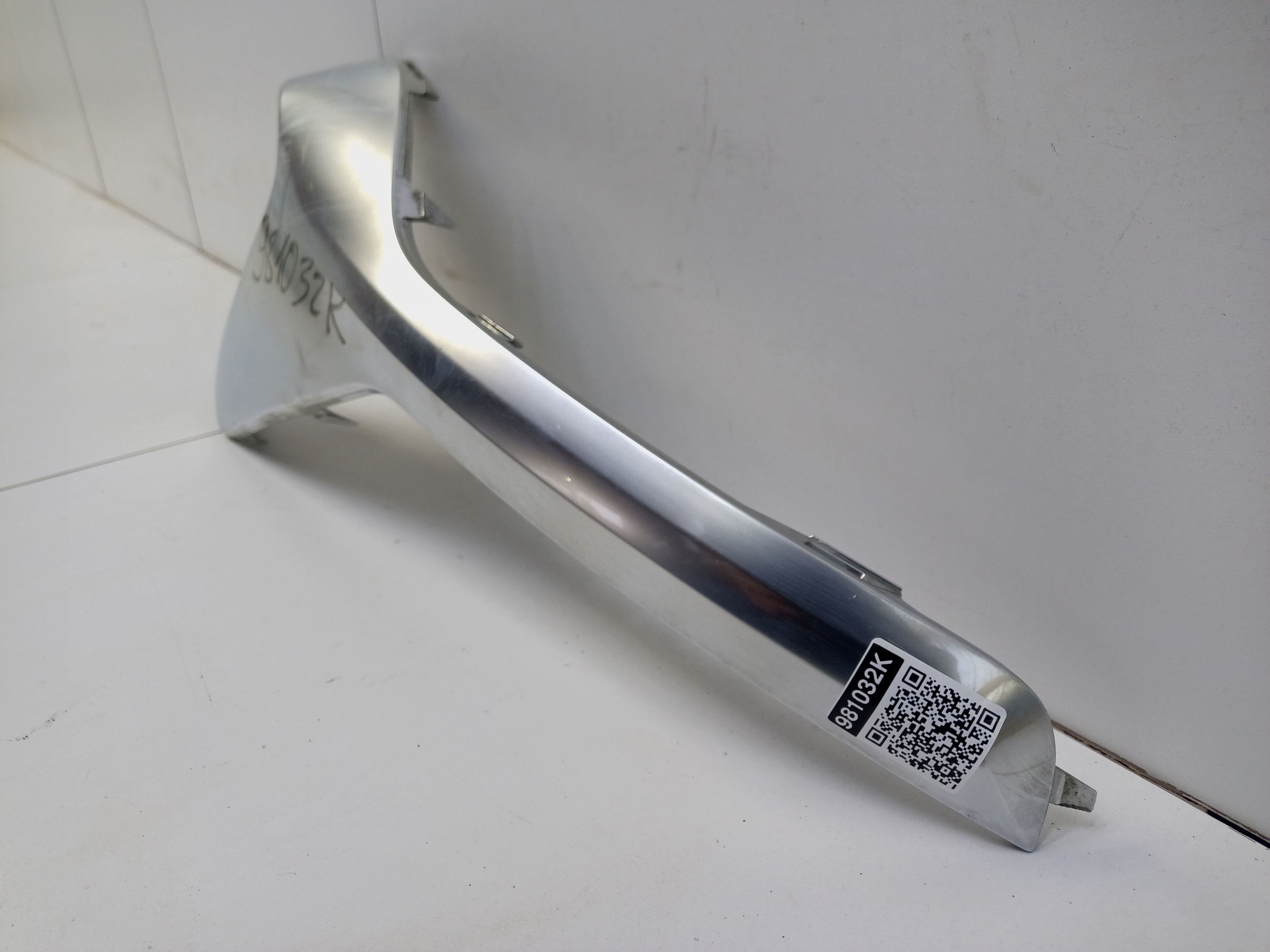 Накладка "хром" переднего бампера нижняя правая Hyundai Santa Fe 4 Restail