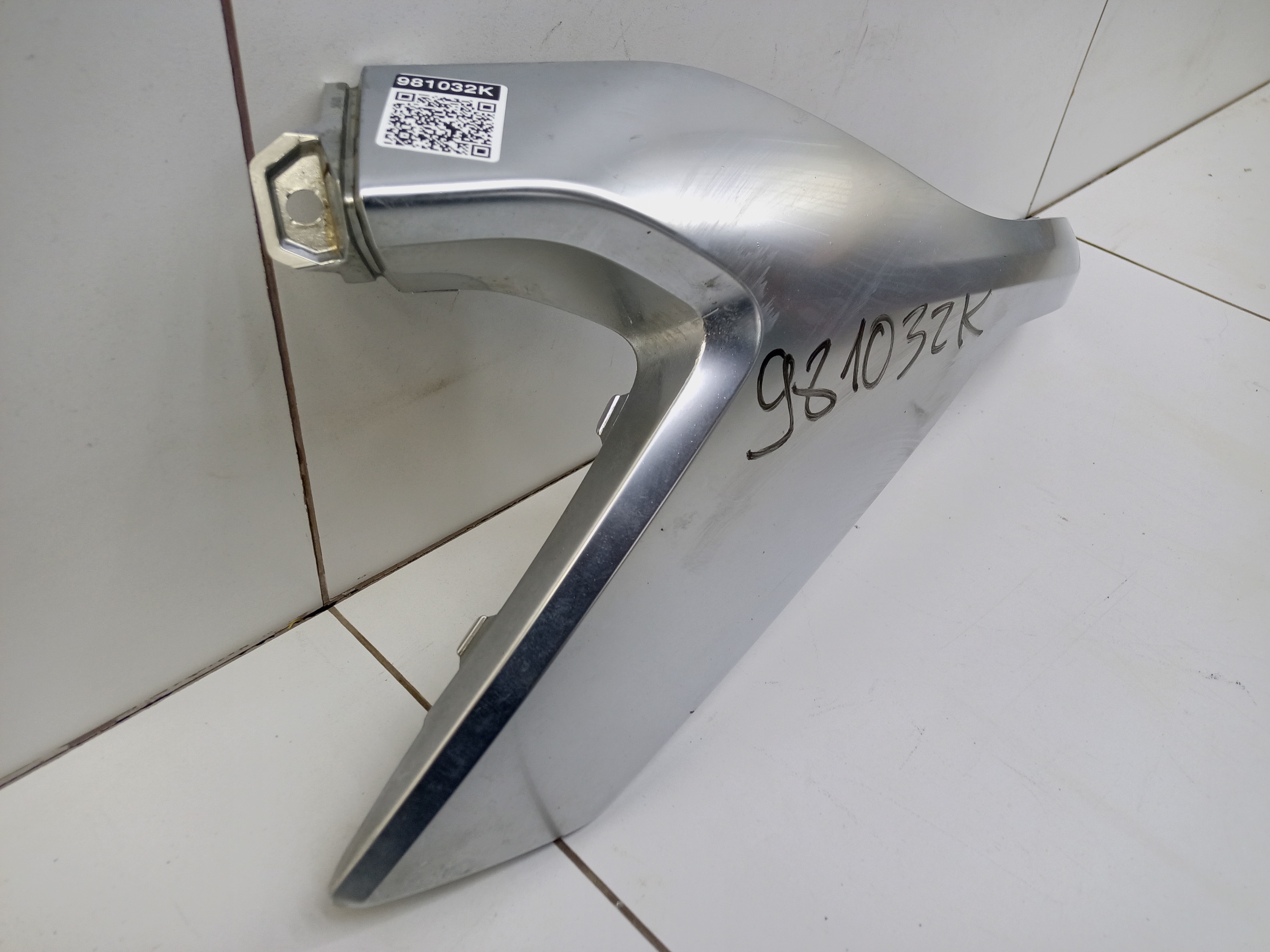 Накладка "хром" переднего бампера нижняя правая Hyundai Santa Fe 4 Restail