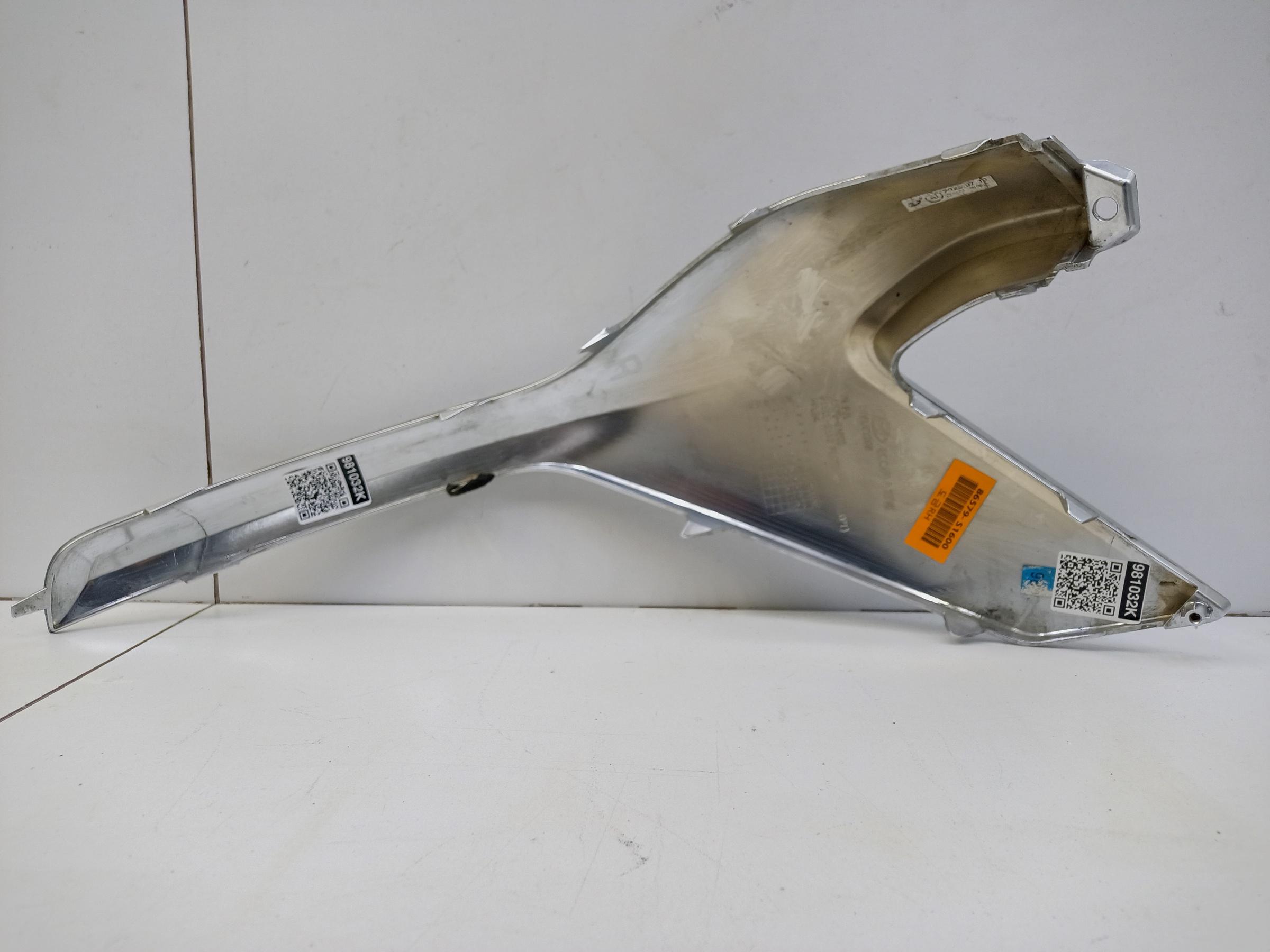 Накладка "хром" переднего бампера нижняя правая Hyundai Santa Fe 4 Restail